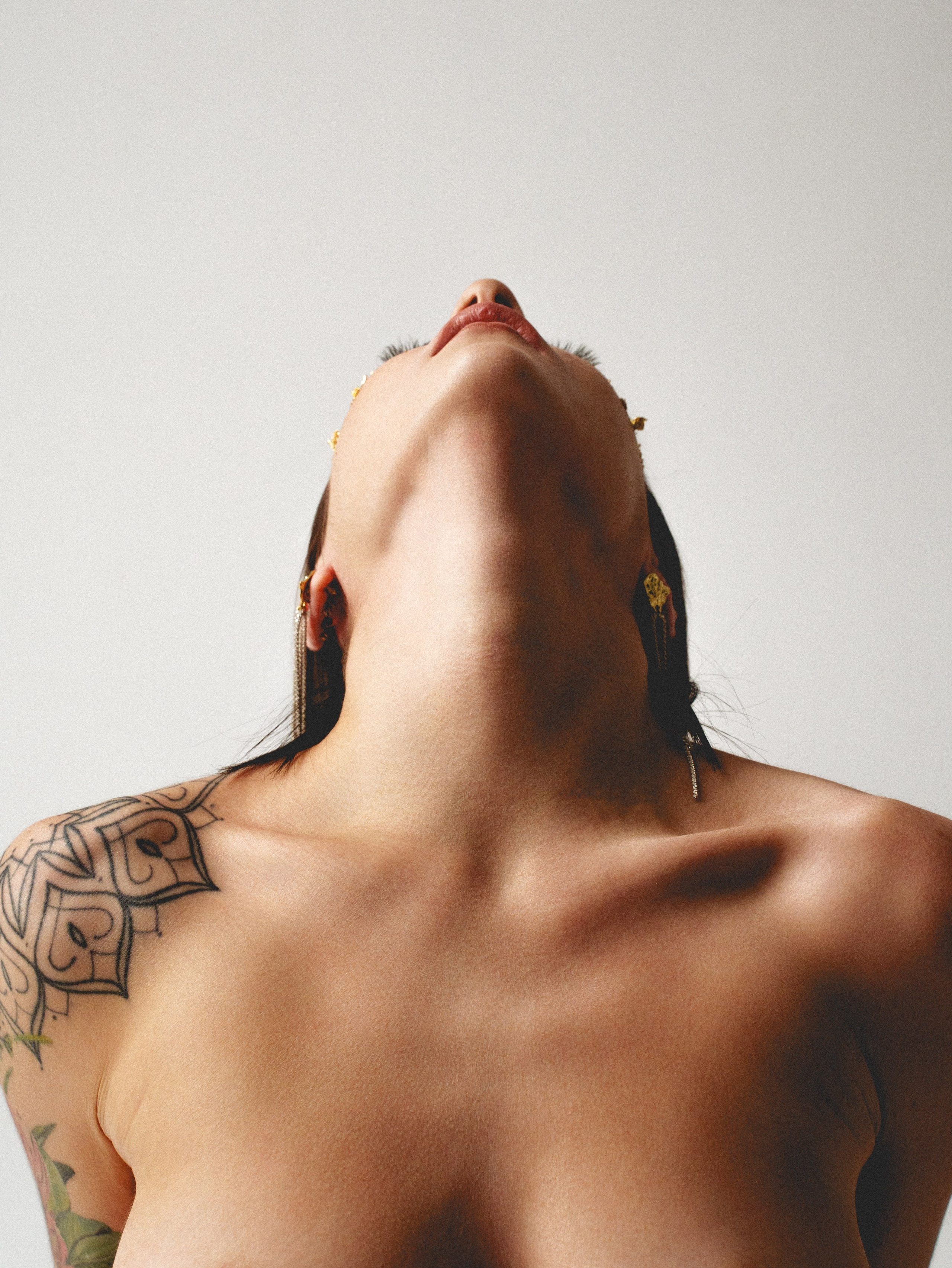 В красных колготках. Иван Упоров — фотограф, рилсмейкер чебоксары