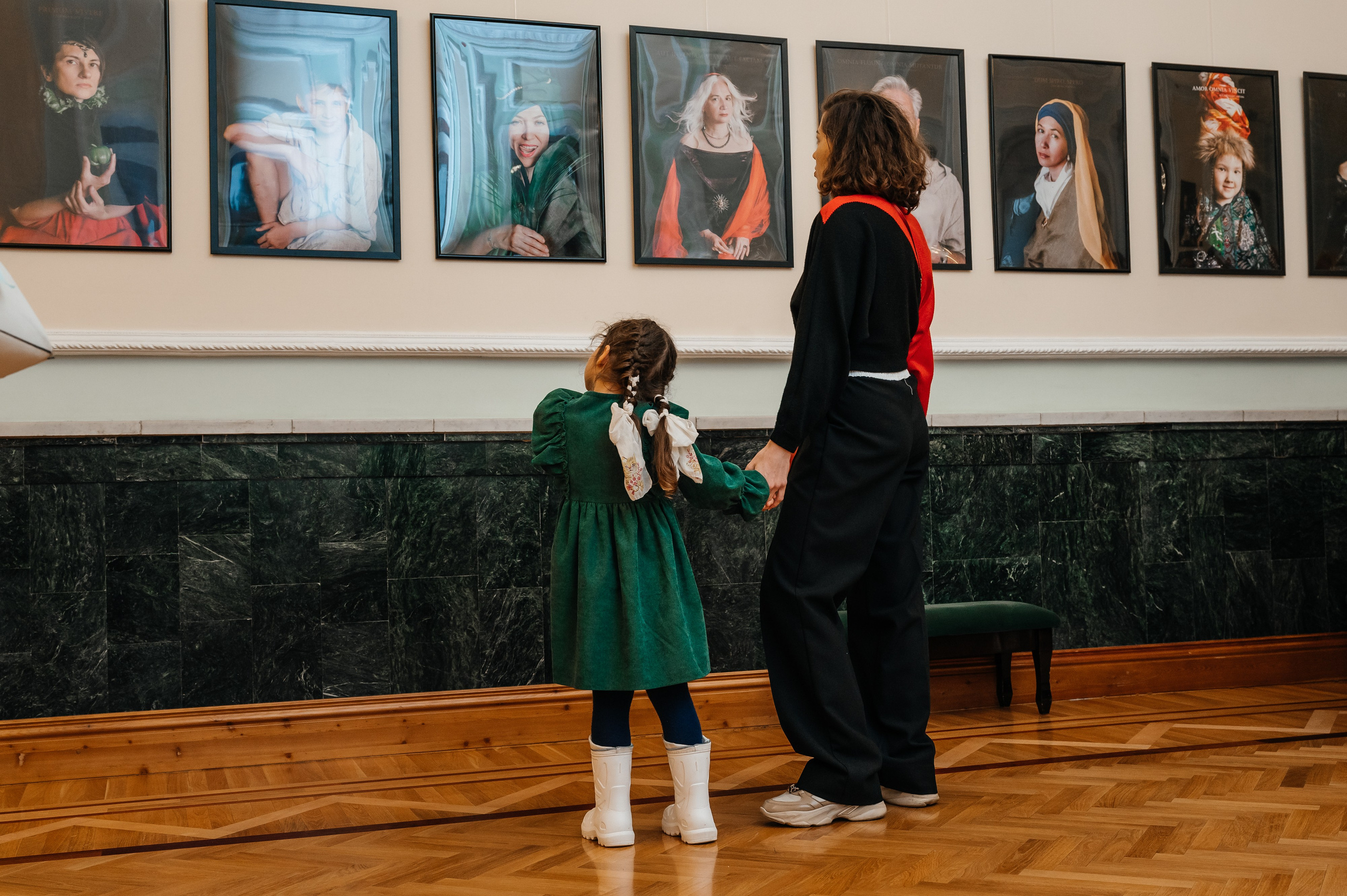 Открытие выставки Кати Васильевой в Молодежном театре. Wedding and family photographer USA