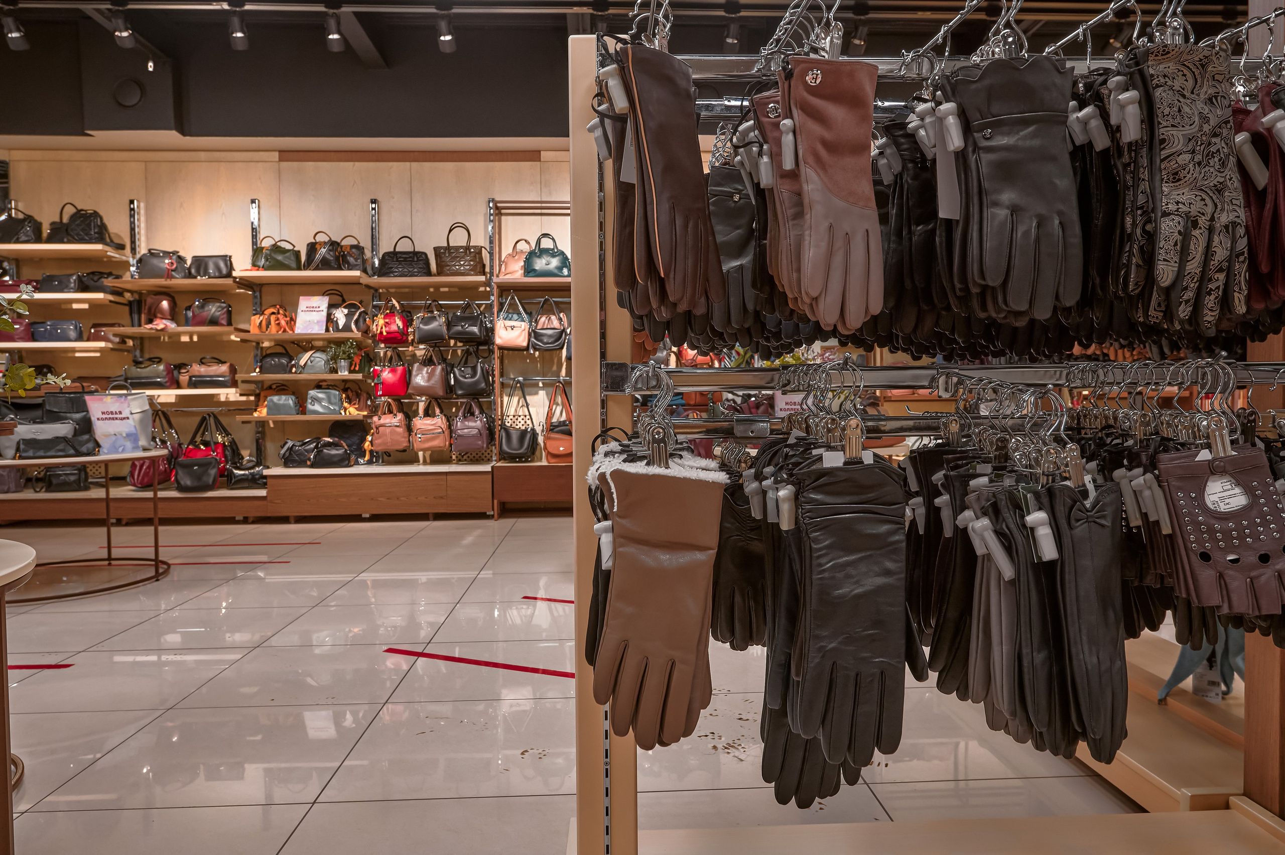 Портфолио по интерьерной и экстерьерной фотосъёмки: Мир сумок — Левый берег. Фотограф Яковлев Роман — Красноярск