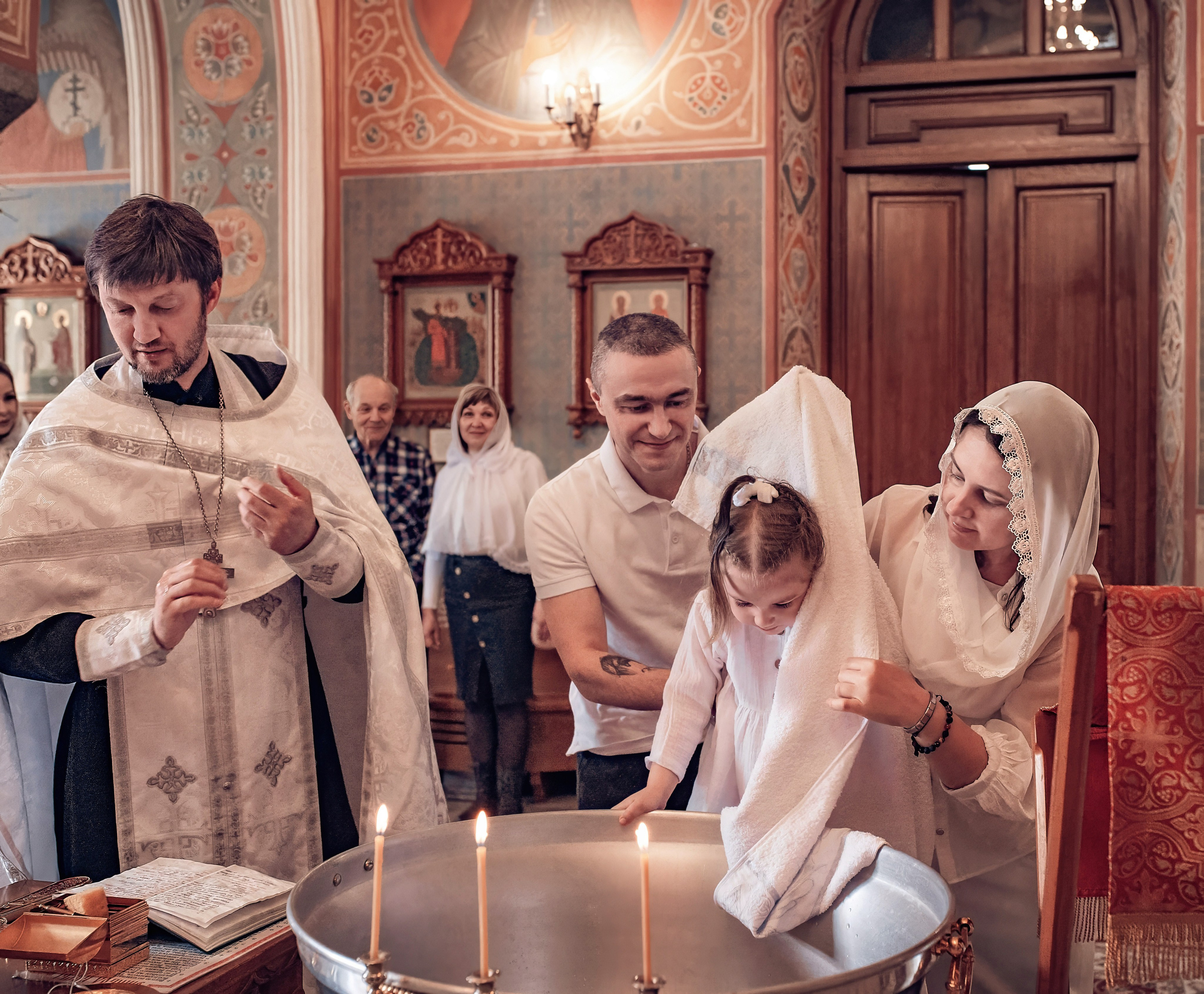 Крещение Авроры в храме Иоанна Предтечи. Фотографы крещения/венчания  Красноярск Татьяна и Вячеслав Переваловы