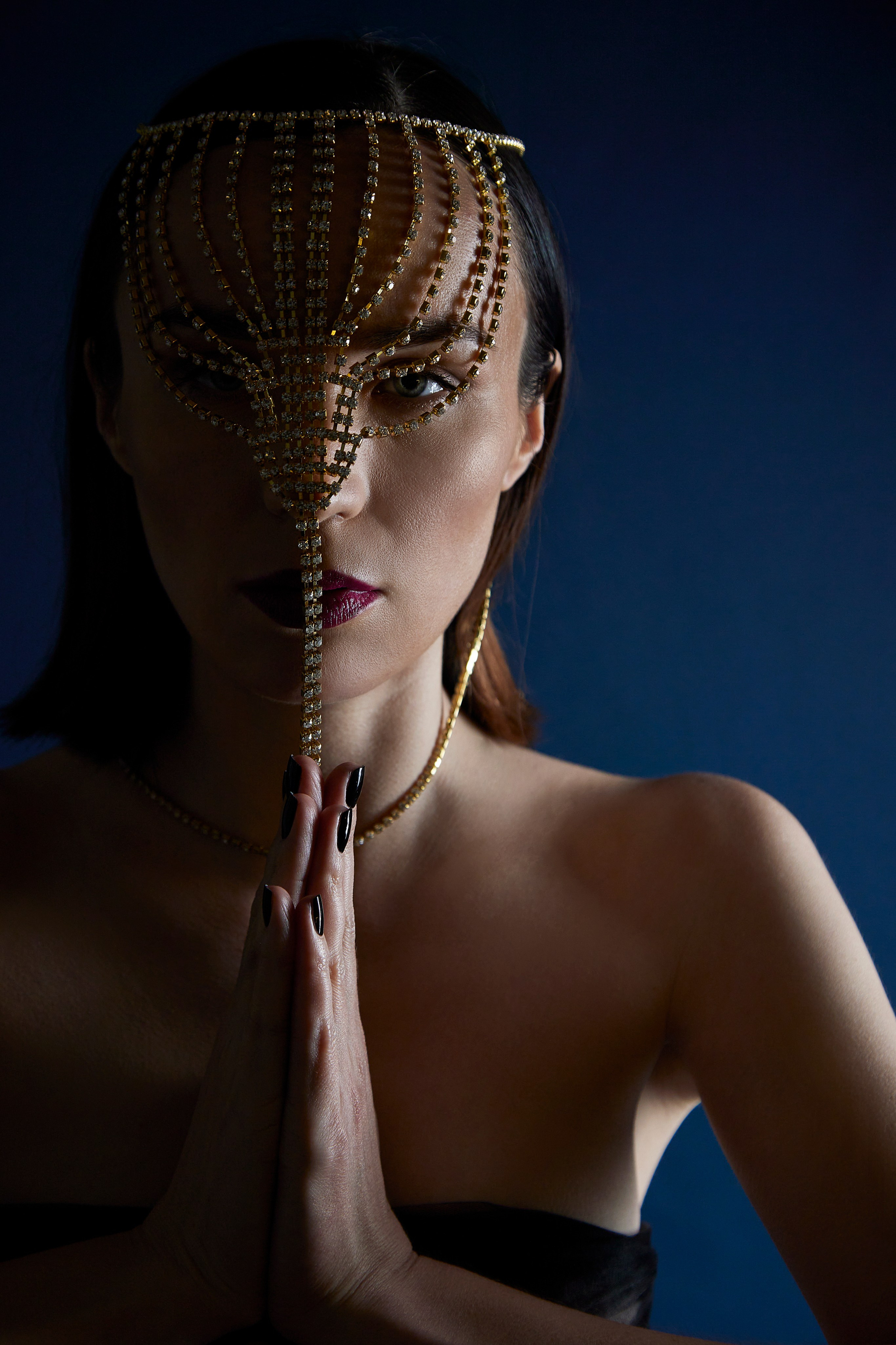 Gold beauty. Maria Poleshchuk, commercial photographer in Sydney