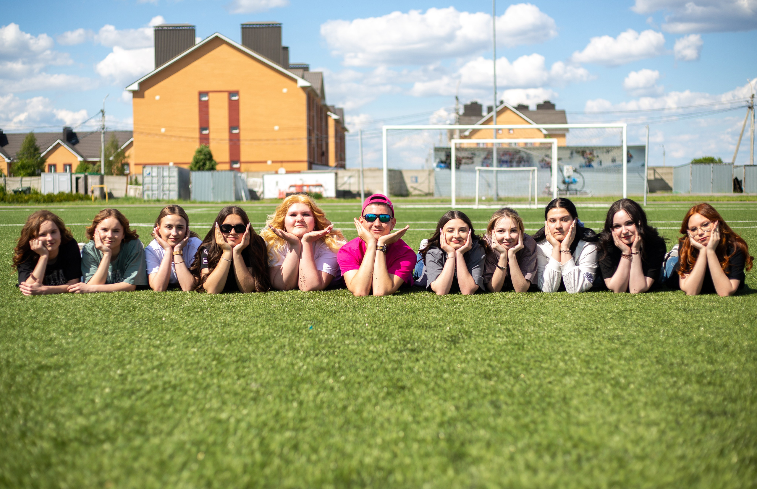 Съемка на стадионе для выпускного альбома В.Хава. Выпускные альбомы Воронеж от Веры Соколовой