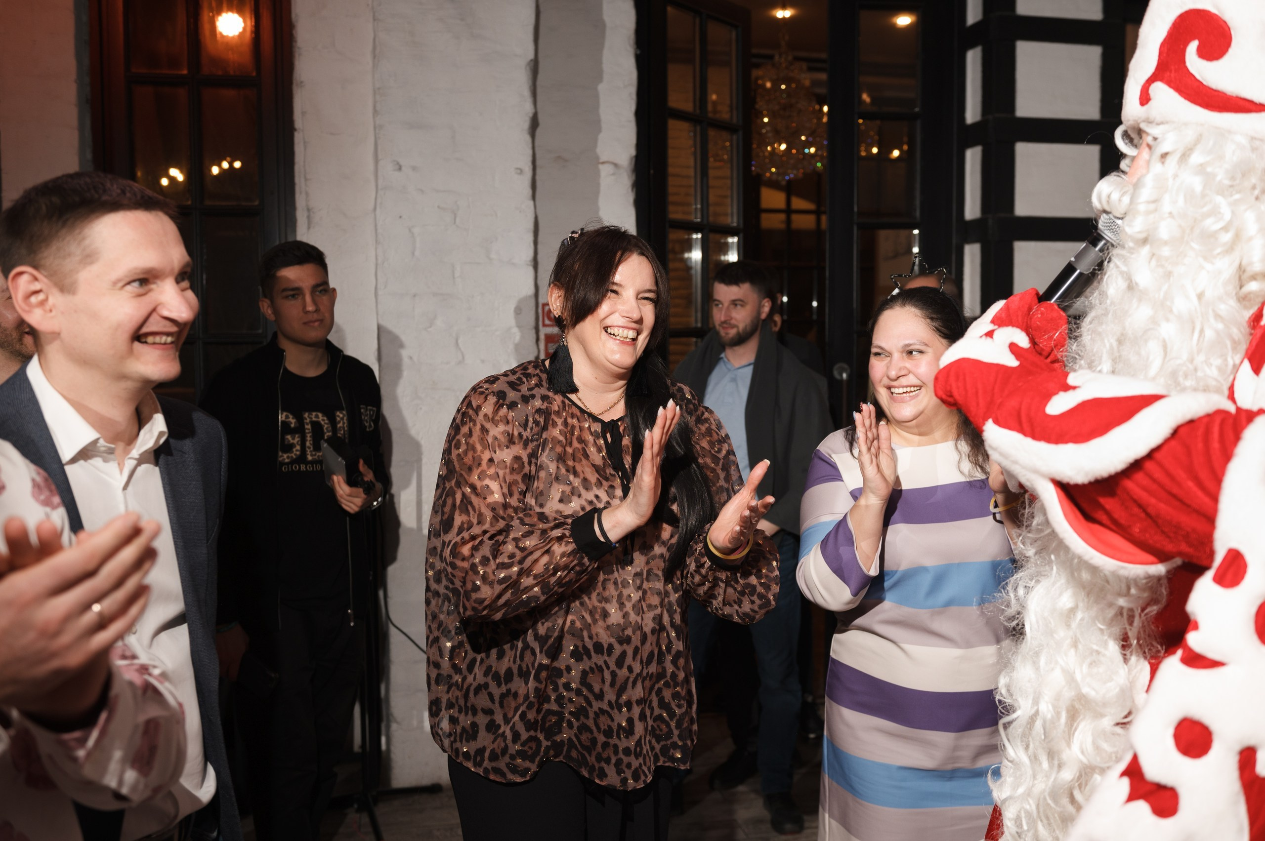 Новогодний корпоратив в стиле Неоновая вечеринка. Праздничное агентство ПИОН