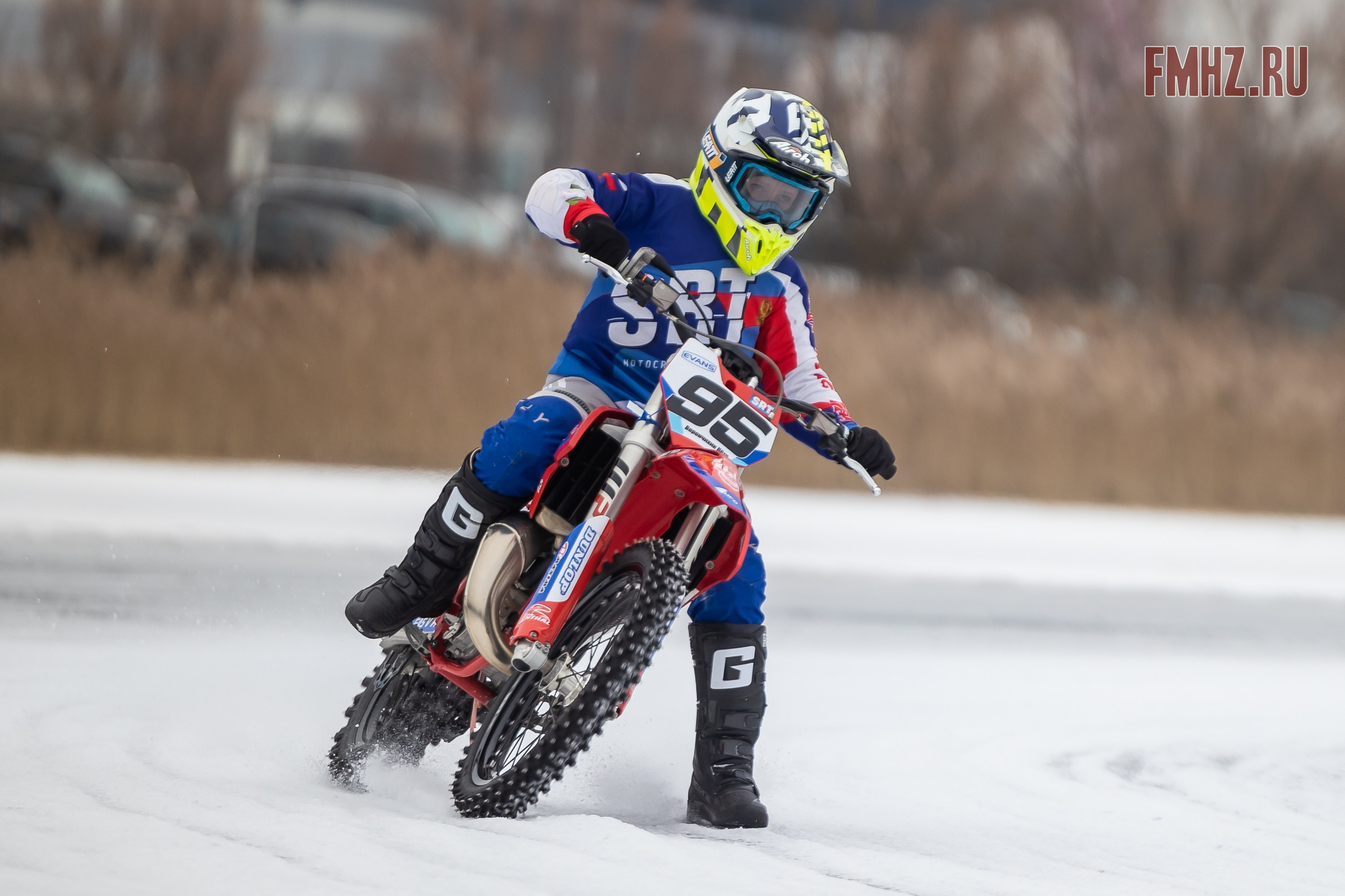 Первый этап Кубка МФР по мотокроссу на льду Большого Крылатского пруда в Москве. 8 февраля 2025 г. Фотограф Владимир Охрименко