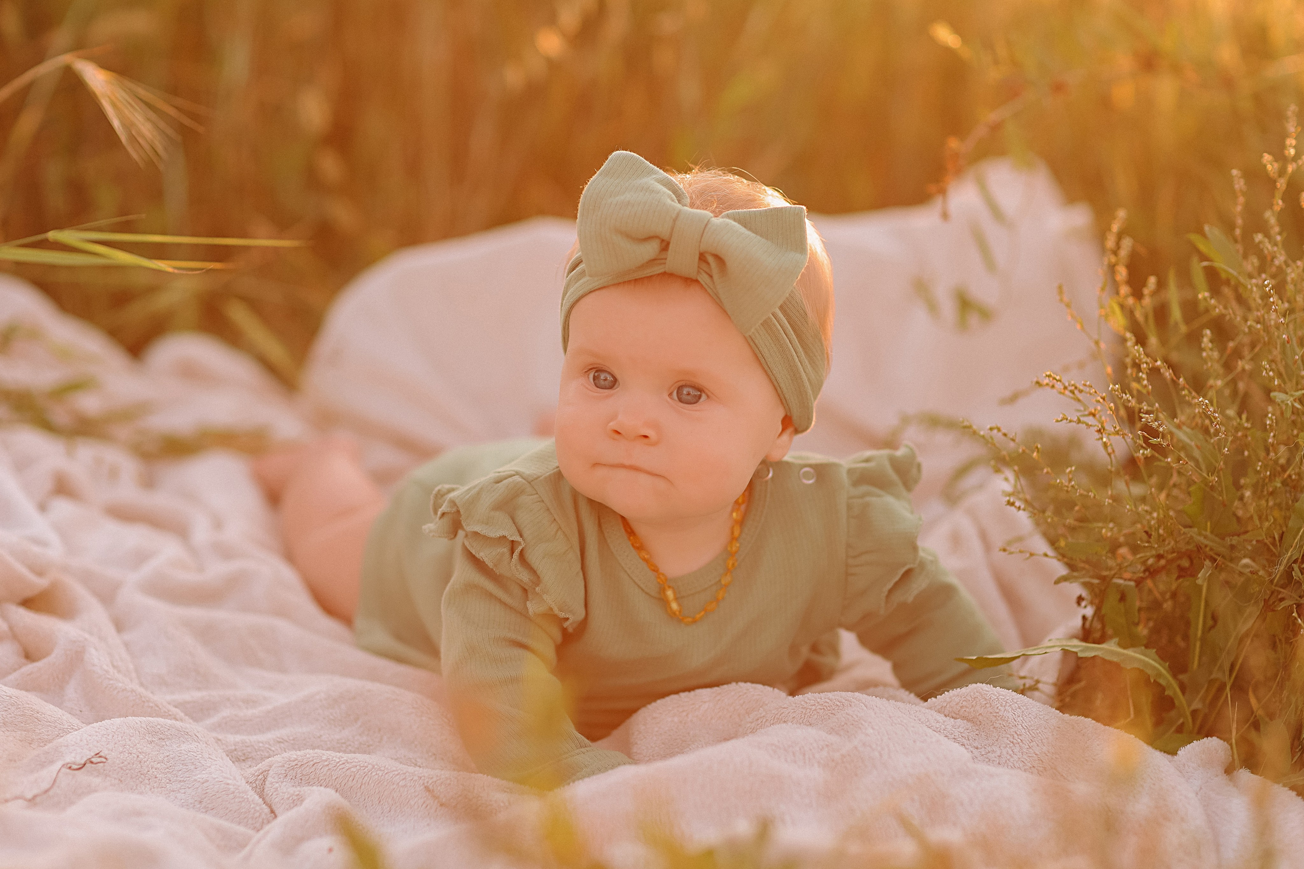 Закатное поле семейная. Семейный фотограф Тюмень, фотограф на роды Салмина Мария