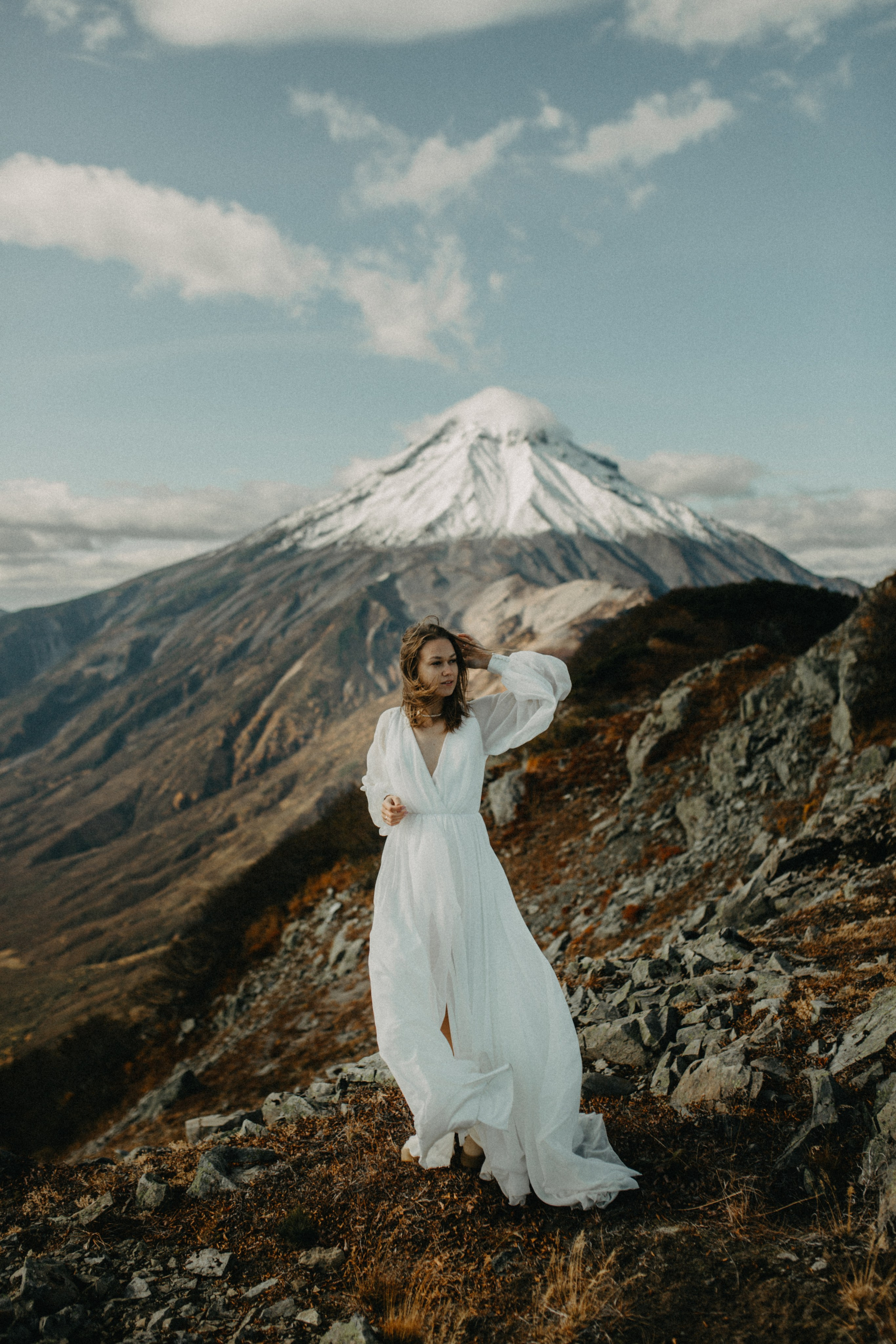 Вертолетный полет Бухта Жировая. Свадебное фото и видео на Камчатке. Туристические маршруты