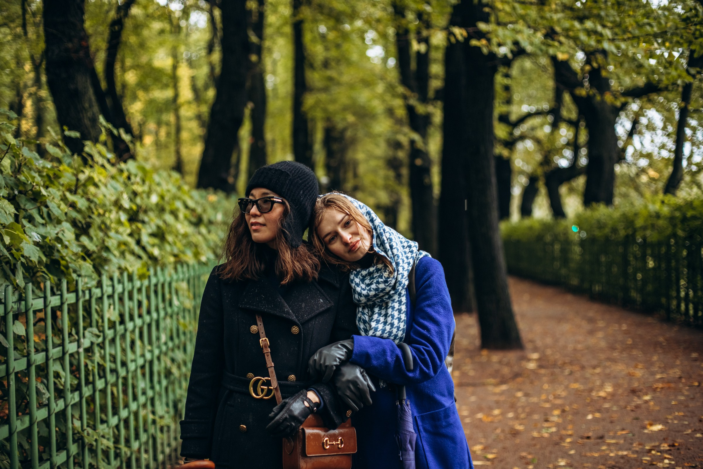 Александра и Анна в октябре. Фотопрогулка в Петербурге. Индивидуальный и семейный фотограф в Санкт-Петербурге