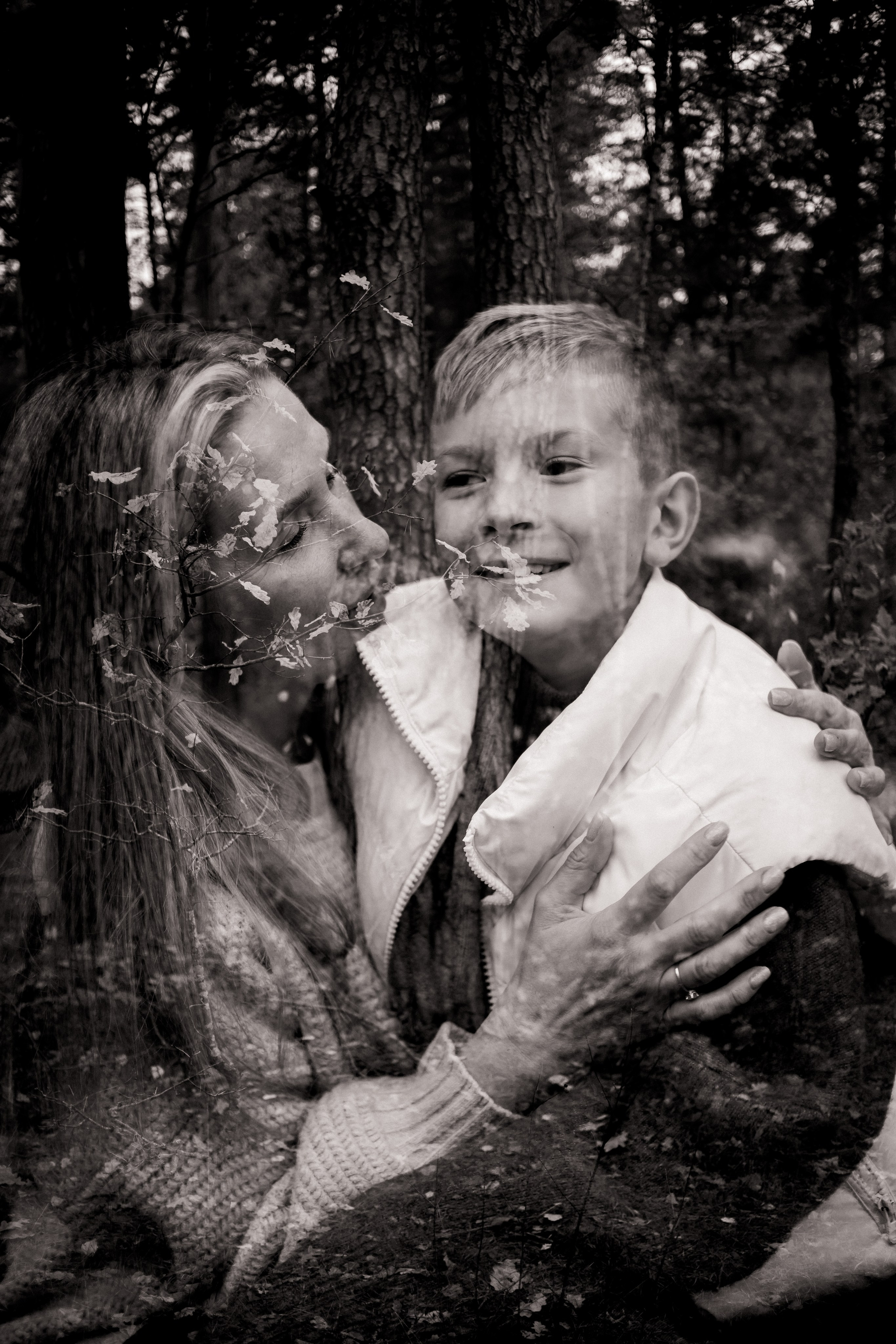 Осенняя фотосессия в Гомеле, семейная фотосессия в лесу, мама и сын, прогулка в лесу, фотосессия с собакой, осенний образ, лайф-стайл, семья, фотограф Гомель