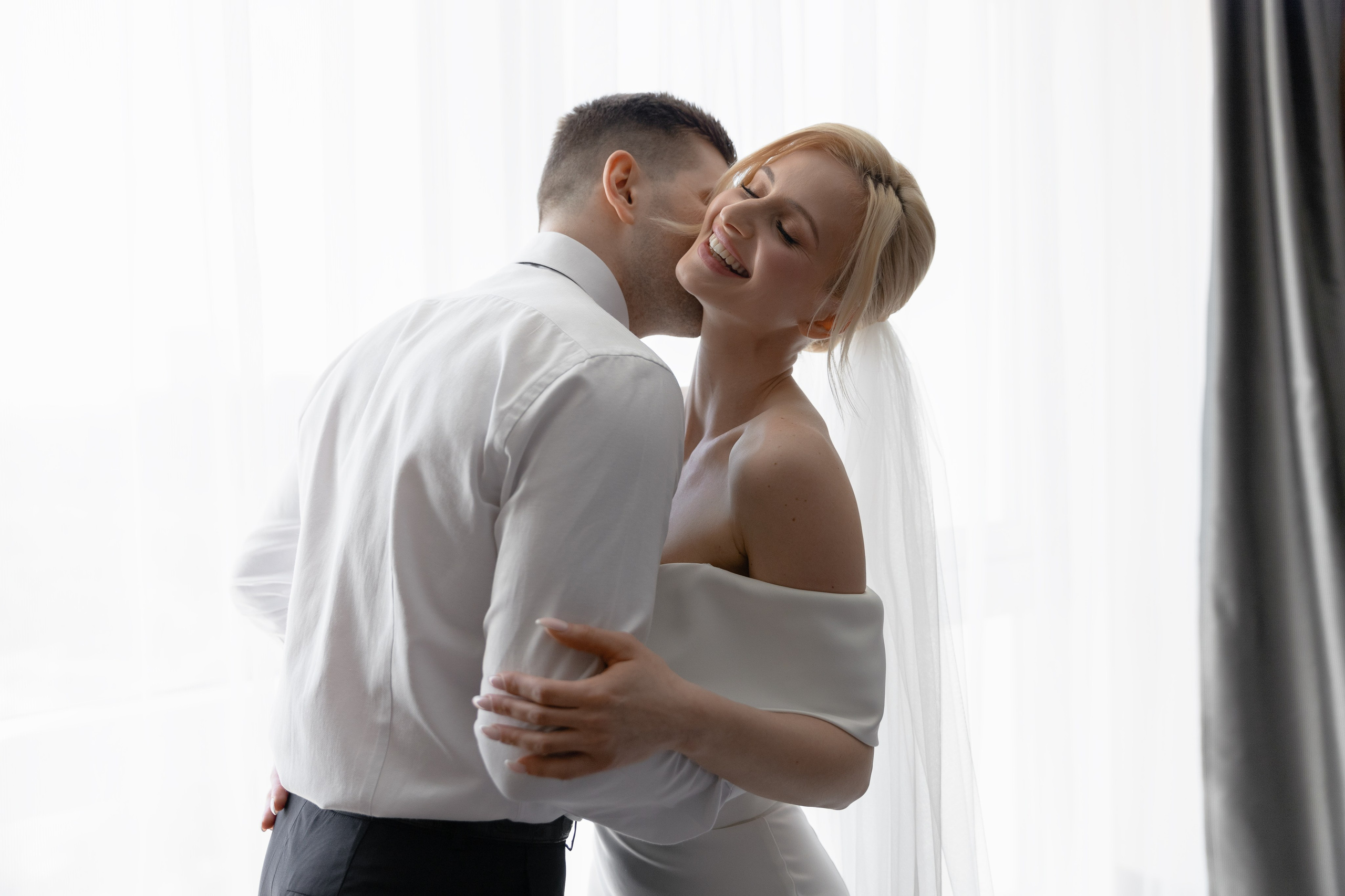 Свадебная фотосессия в Soluxe Hotel и роспись в Савеловском ЗАГСе. Свадебный фотограф в Москве Полина Лелетко