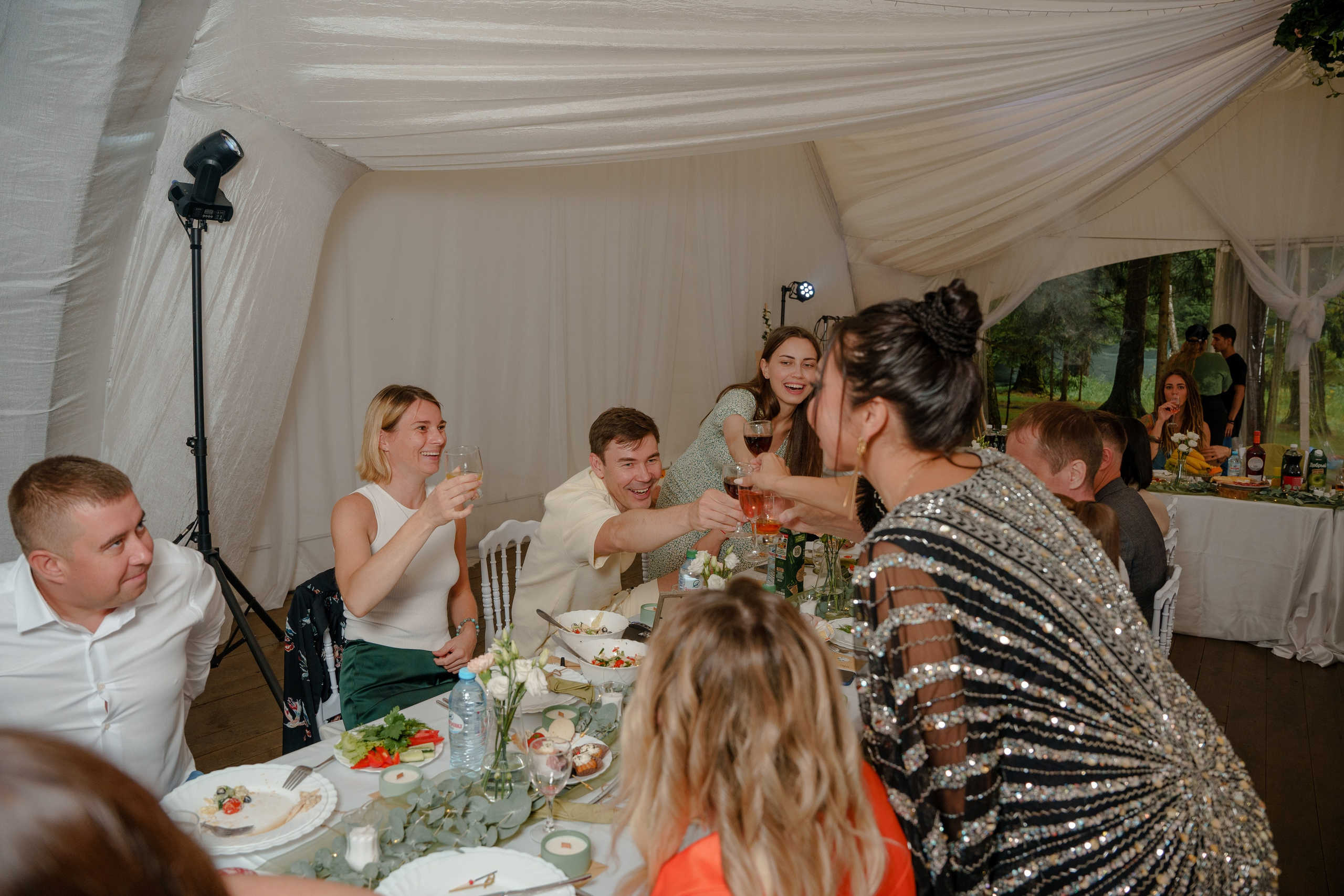 День рождения в шатре на водохранилище. Репортажный фотограф Москва Сергей Дружинин
