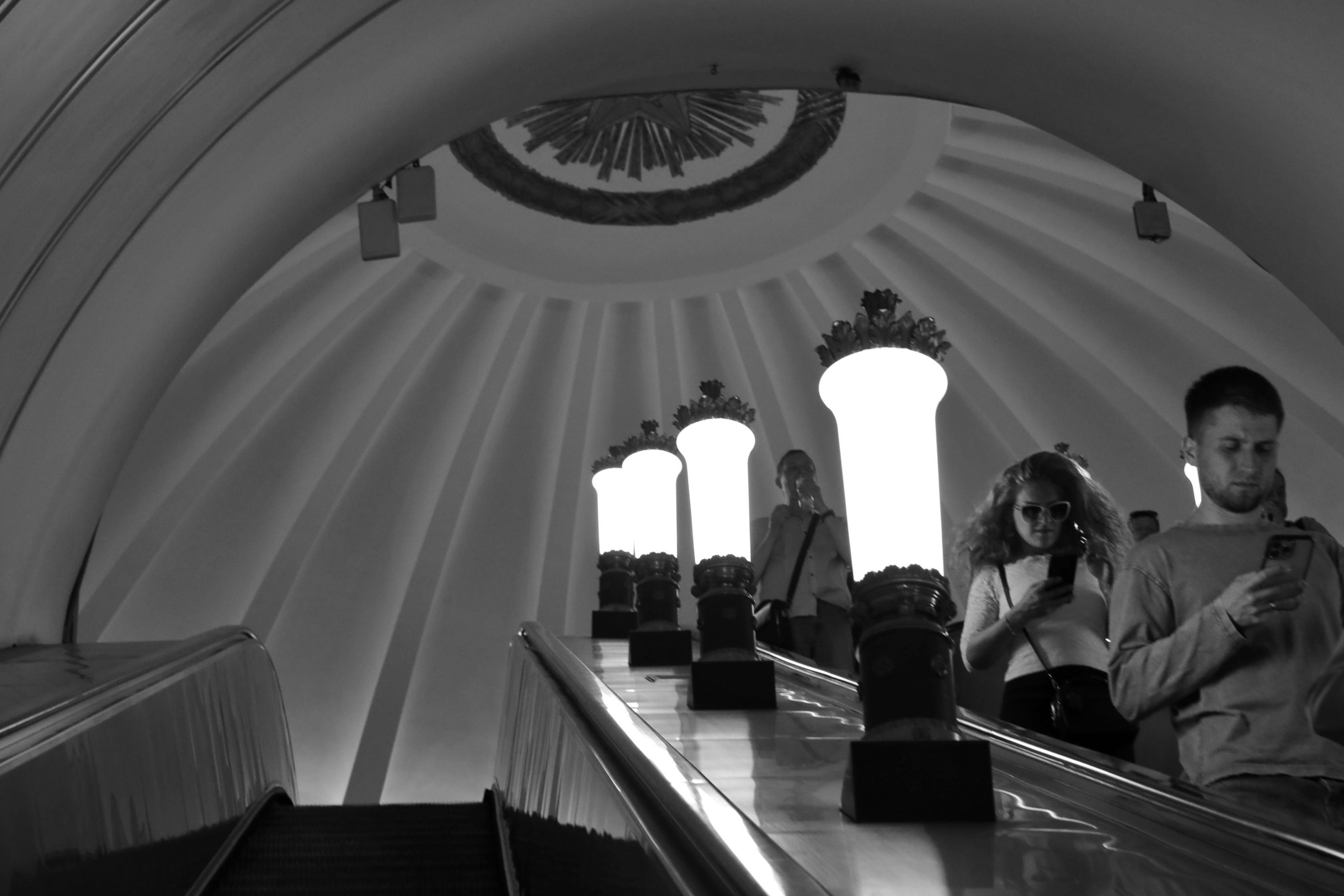 Серия «Метро. Пассажиры времени». ANNA PAVLIKOVSKAYA ЧЕРНО-БЕЛАЯ ФОТОГРАФИЯ — ЭТО Я