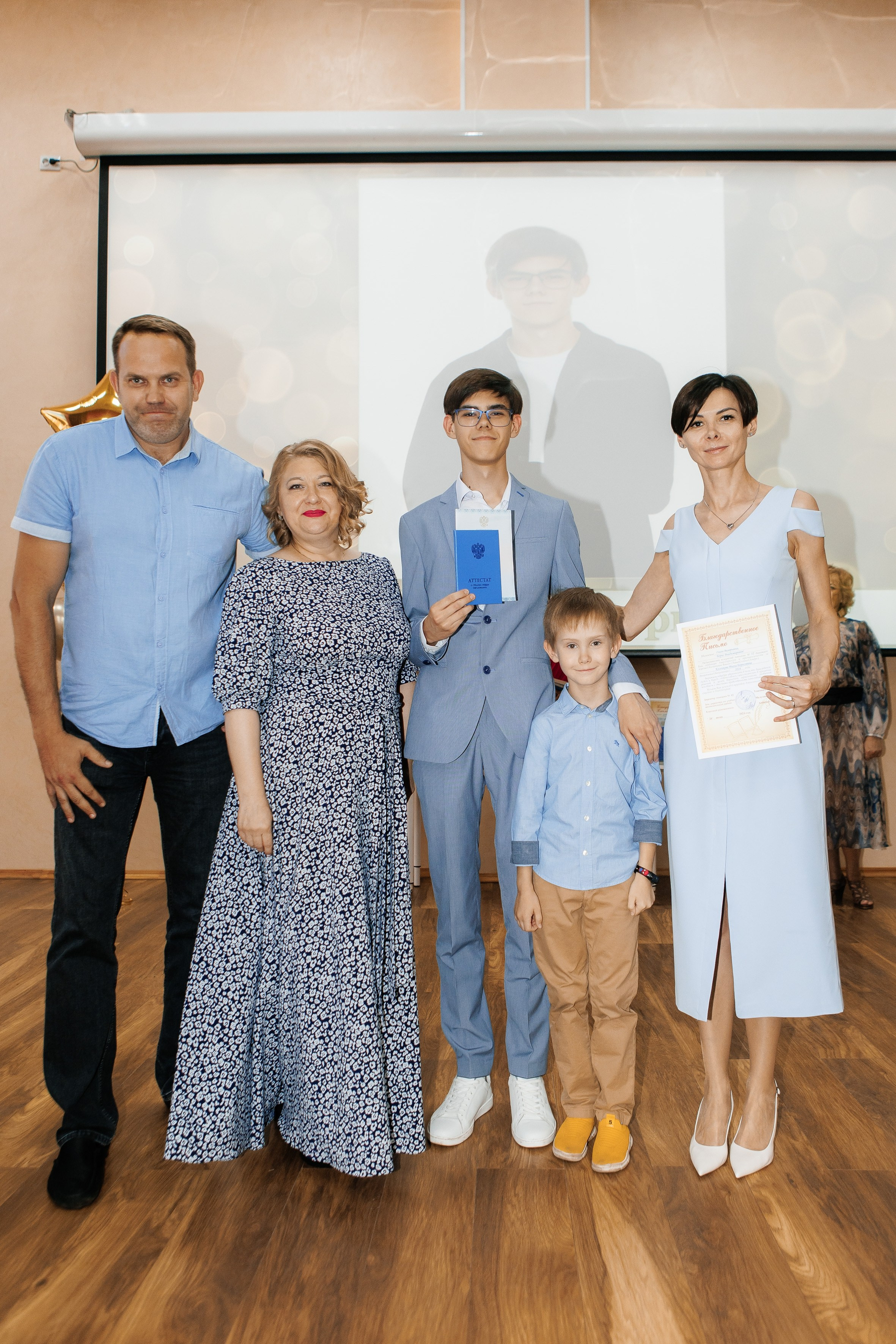 Выпускной Гимназия 12 2024 г. Свадебный и портретный Фотограф в Липецке Дмитрий Котюков