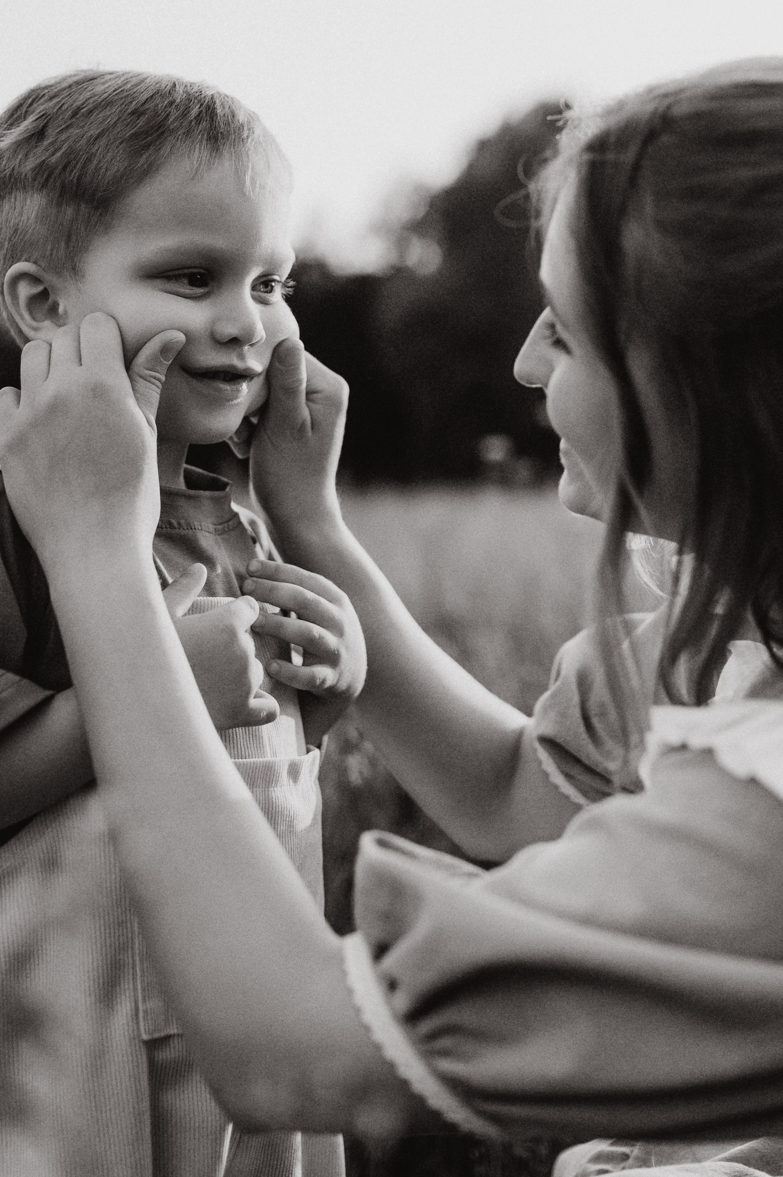 Фотосессия на природе мамы и сына. Фотограф Алексин, Тула