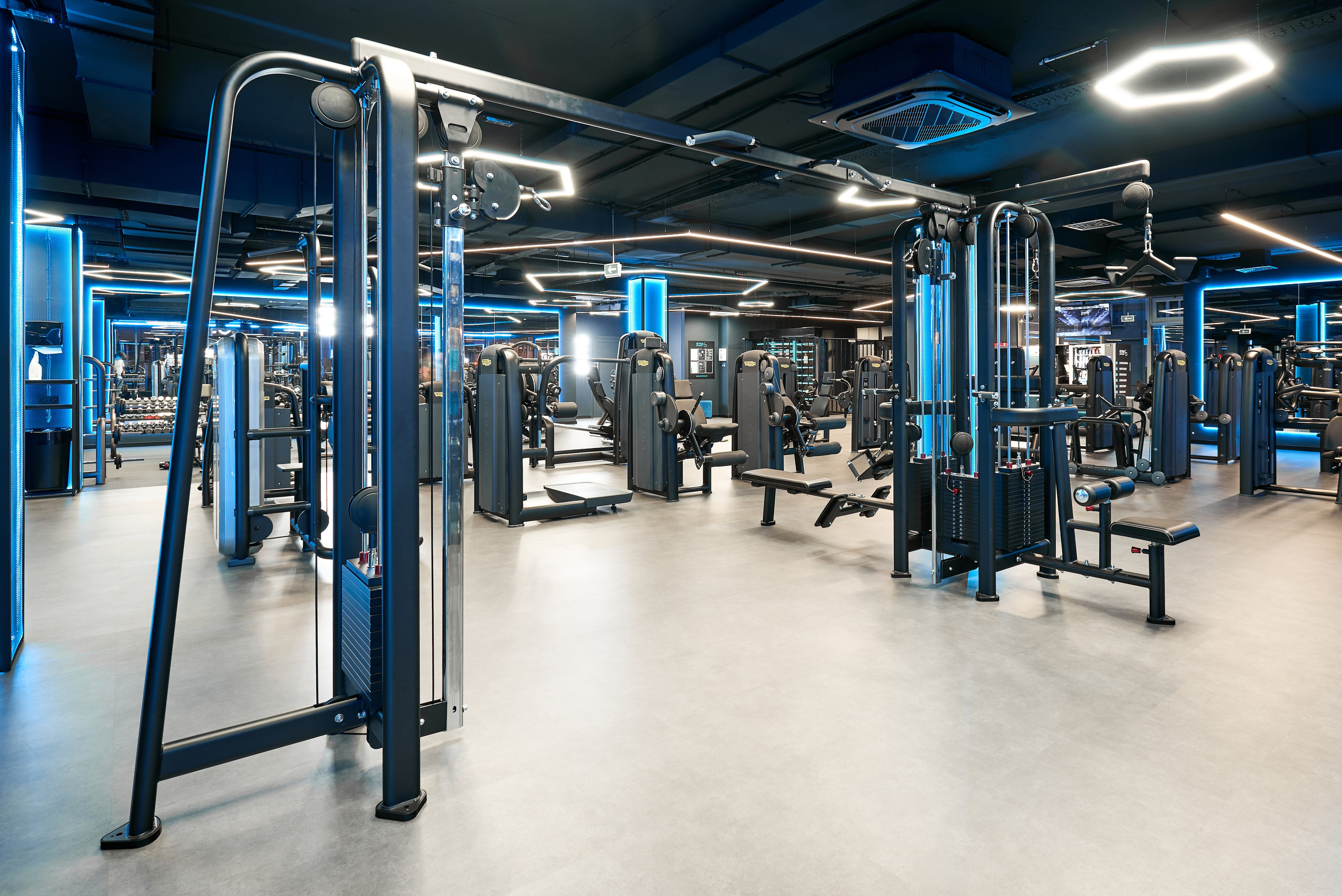 Тренажёрный зал GYM 24. Автомобильный и интерьерный фотограф в Минске Александр Тагаев