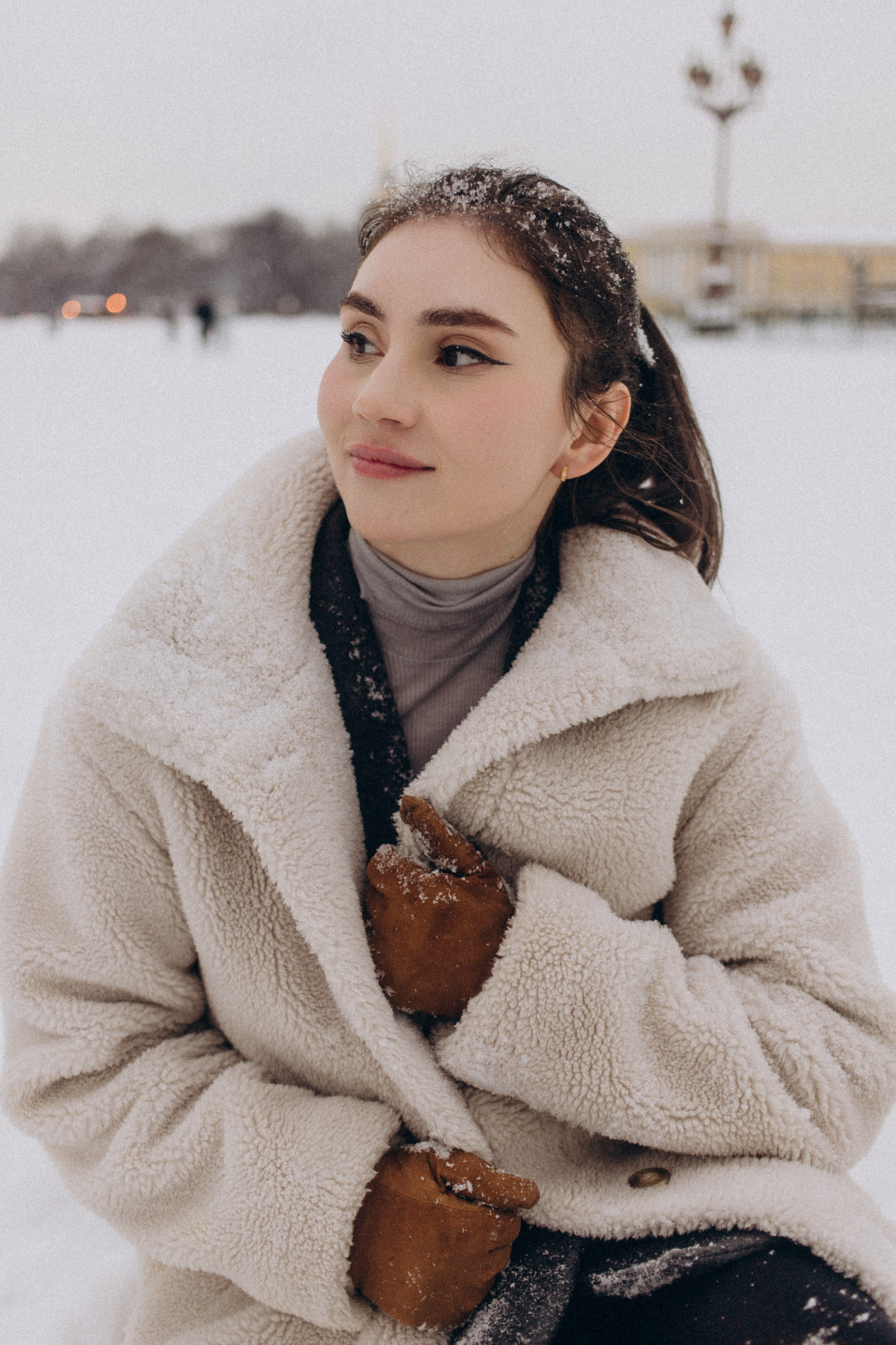 Яна в снежном городе. Портретный фотограф в Санкт-Петербурге Катя Протасевич