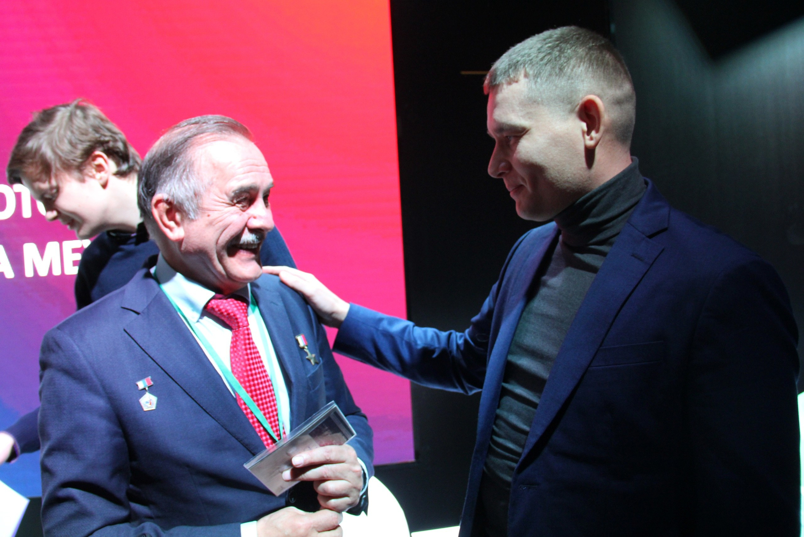 Станислав Щербаков, главный редактор журнала Солдаты России, спецкорреспондент, журналист, ВГИК, Золотой Витязь, лауреат премии союза журналистов России, режиссёр, продюсер, сценарист, актер, предприниматель, руководитель студии 365, руководитель компании Русские медиакоммуникации, Миасс, Москва 89514577151, Президентский полк. Космонавт Виноградов. 