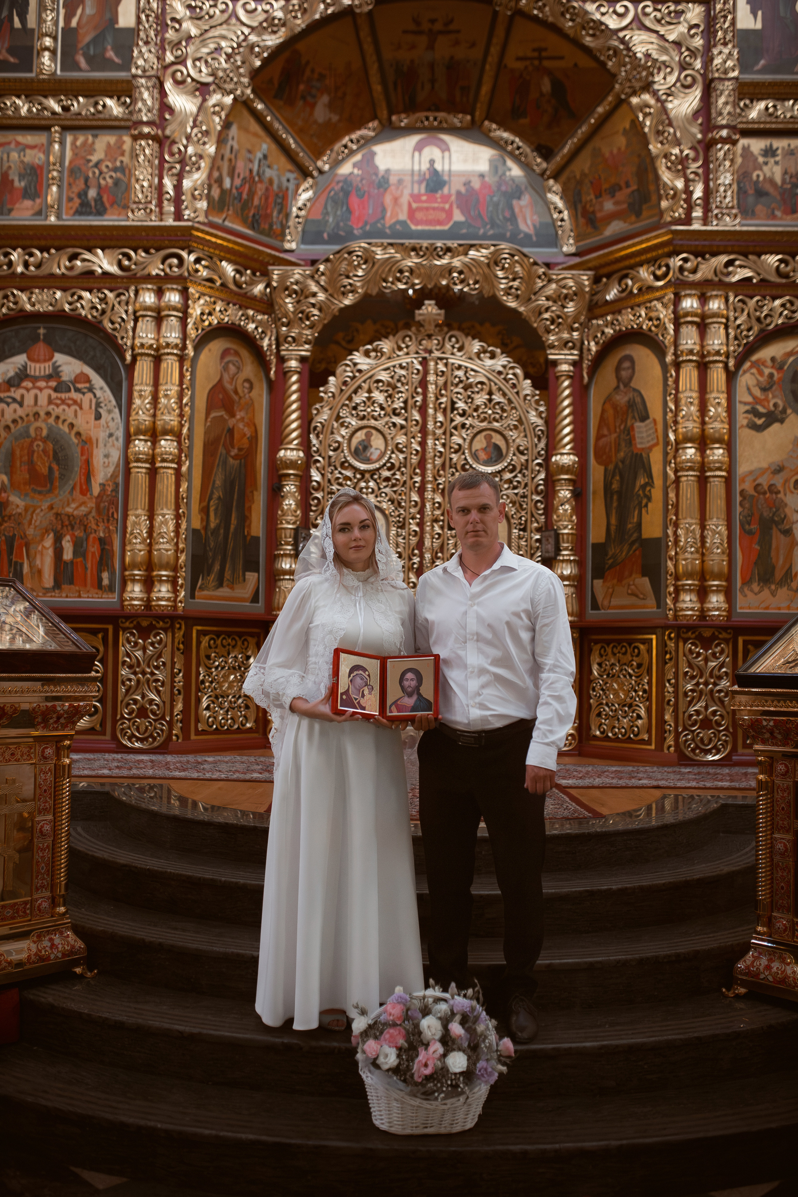 муж и жена после венчания в Ташкенте