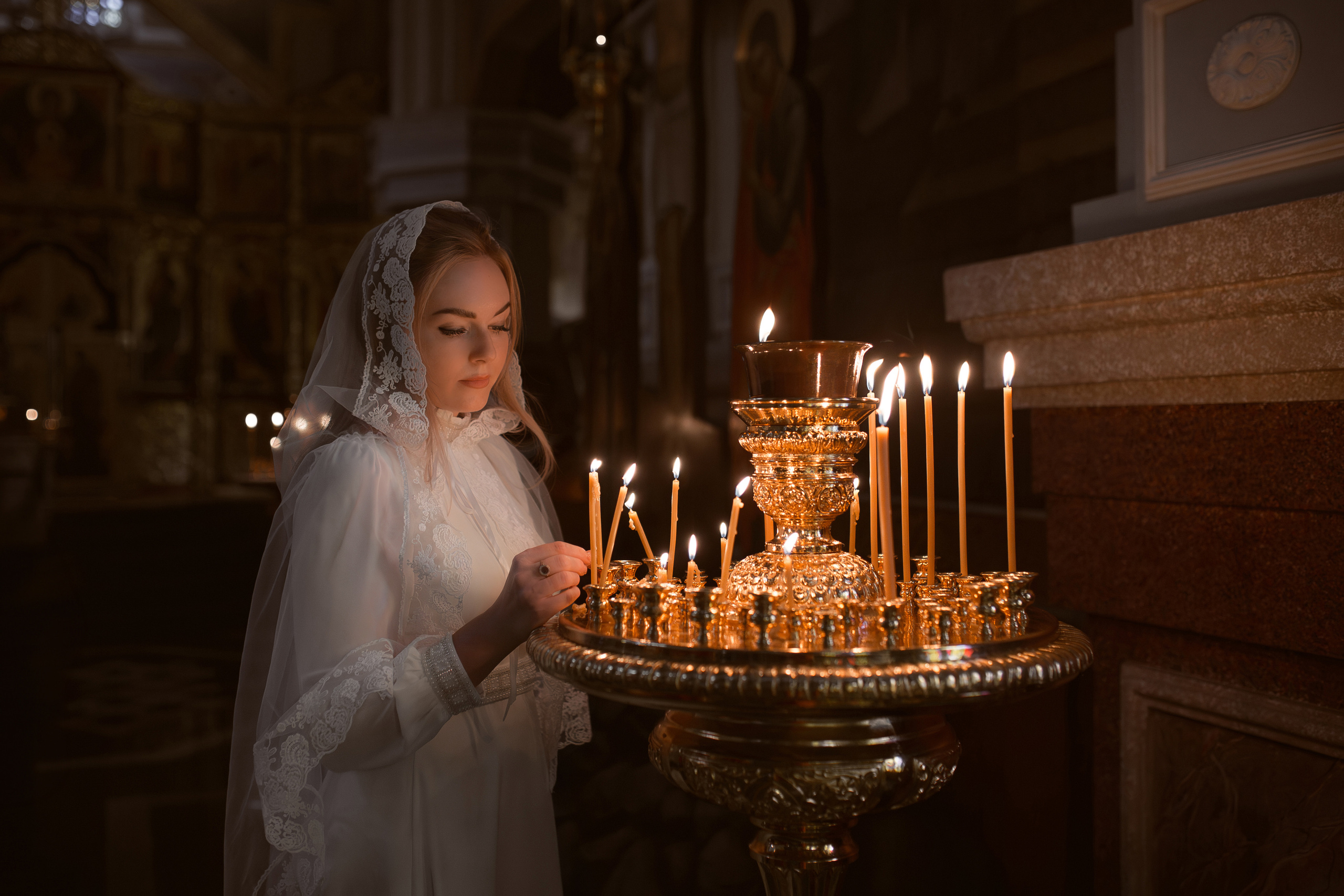 невеста в Успенском соборе Ташкента