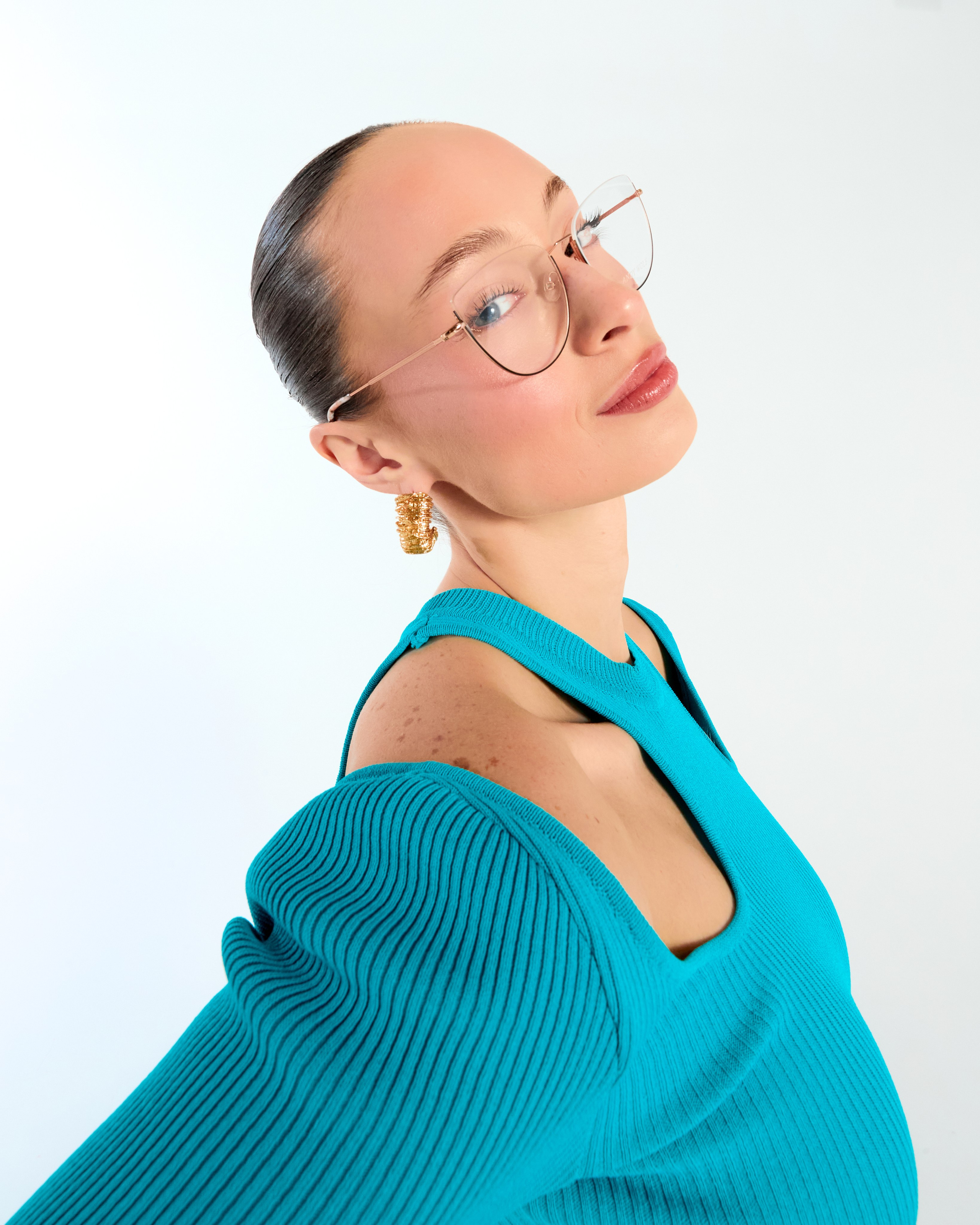 Glazburg optics. Святослав Лебедев | Рекламный фотограф — Коммерческая съемка, Арт-дирекшн, AI-интеграция