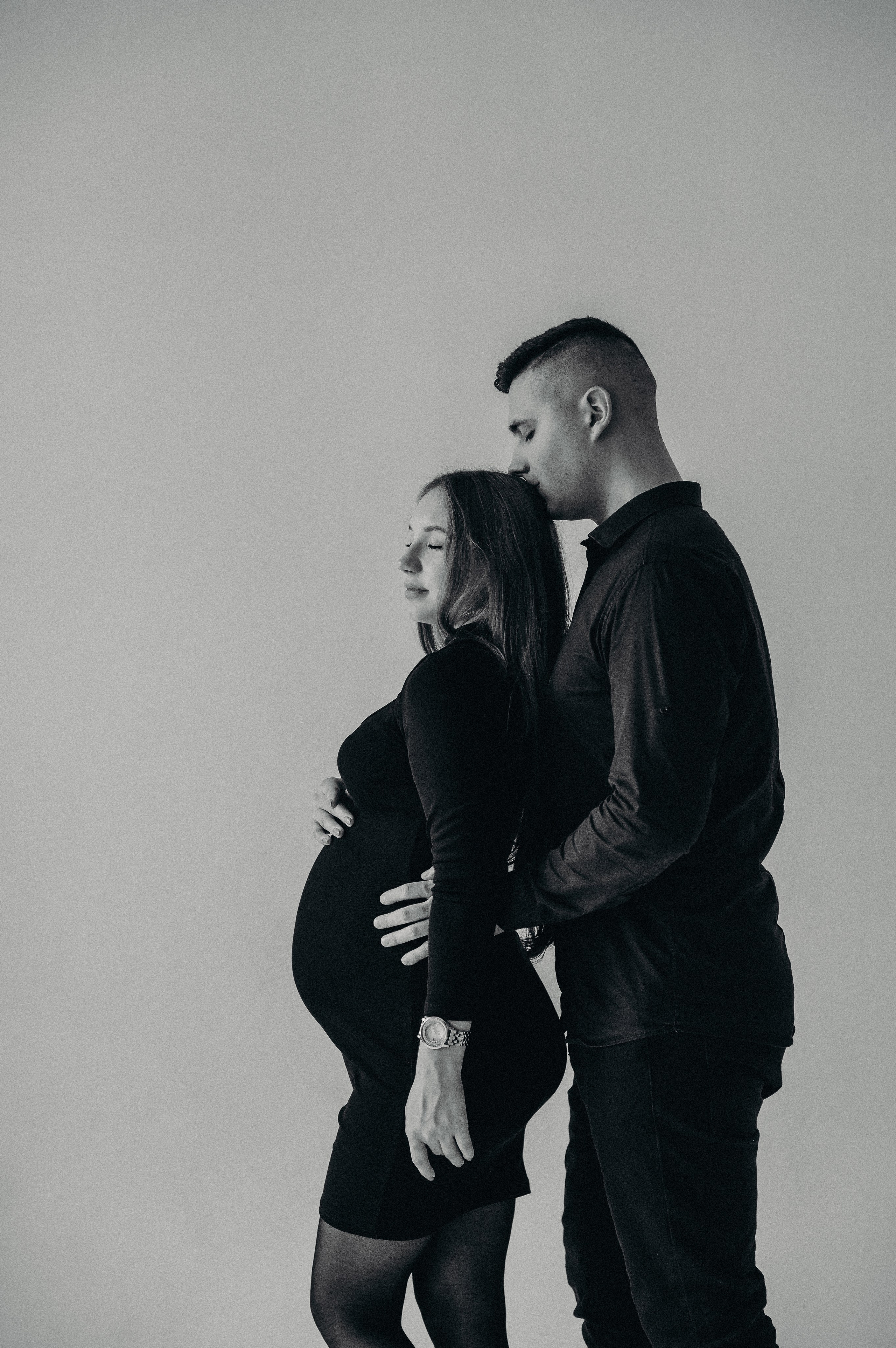 Съемка беременности в студии. Главная