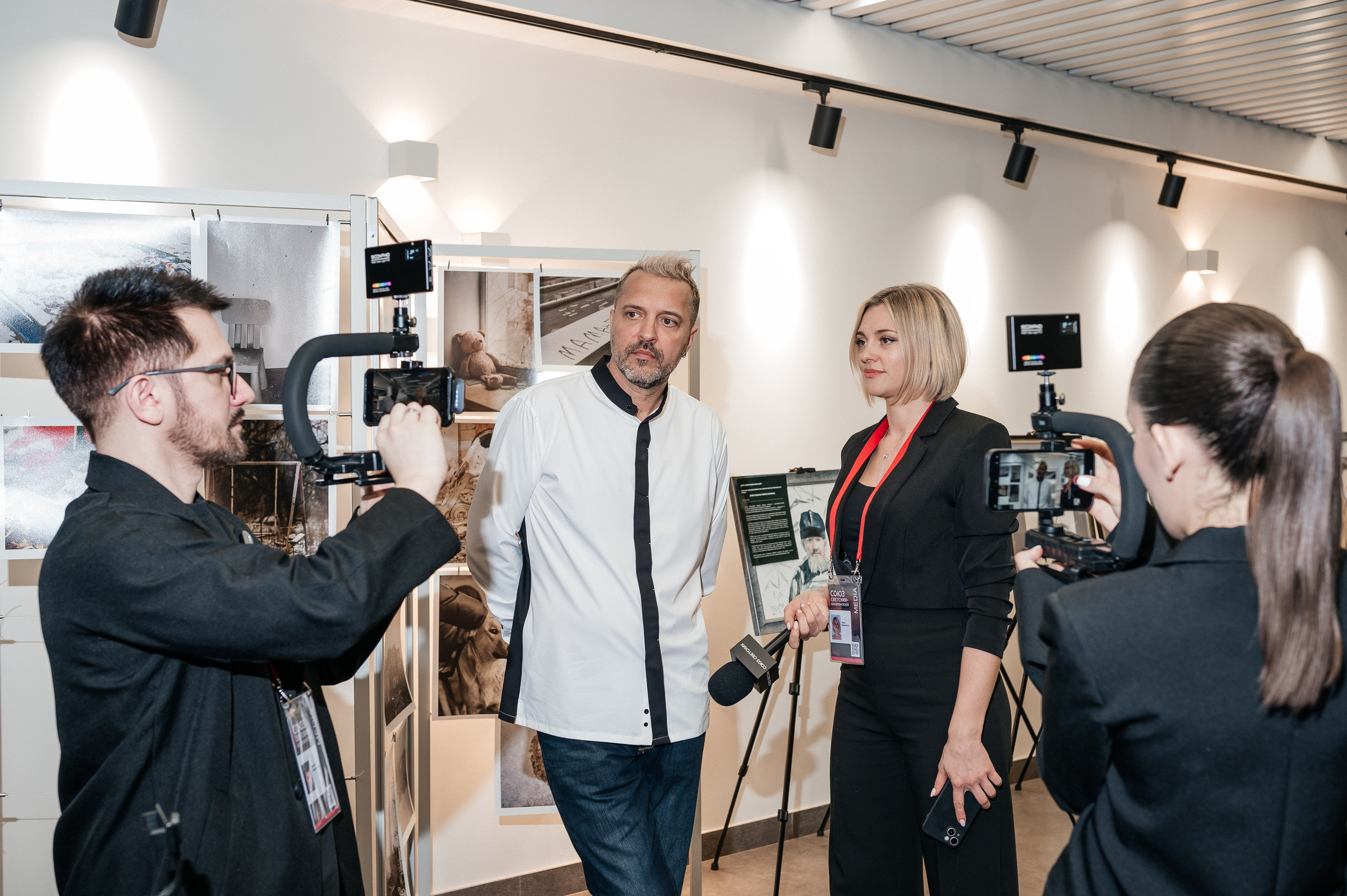 Обо мне. Выставки, публикации, галереи, конкурсы. Фотограф Роман Адлер