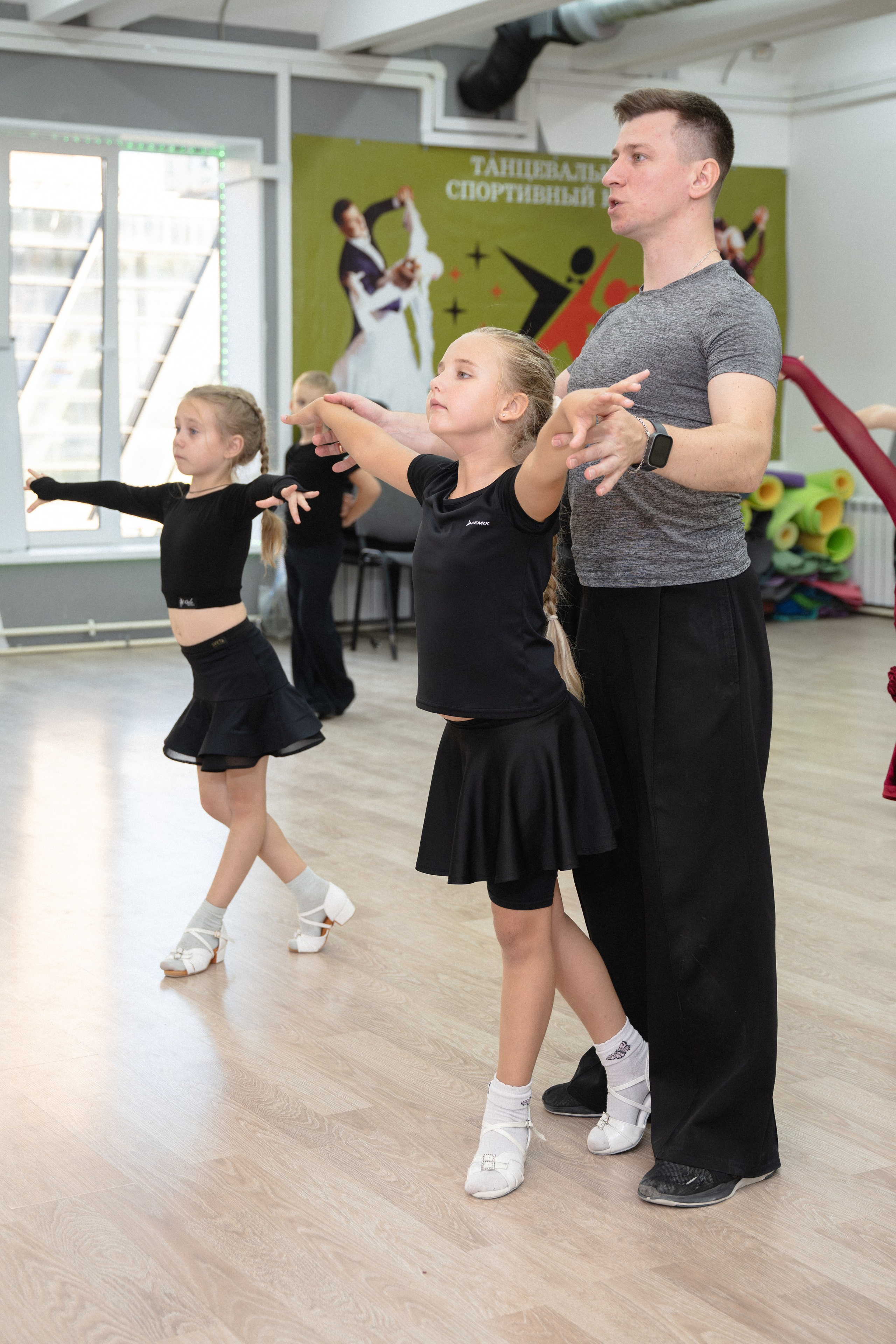 Группа 7-11 лет первый и второй год обучения. КонТакт — спортивные бальные танцы в Москве