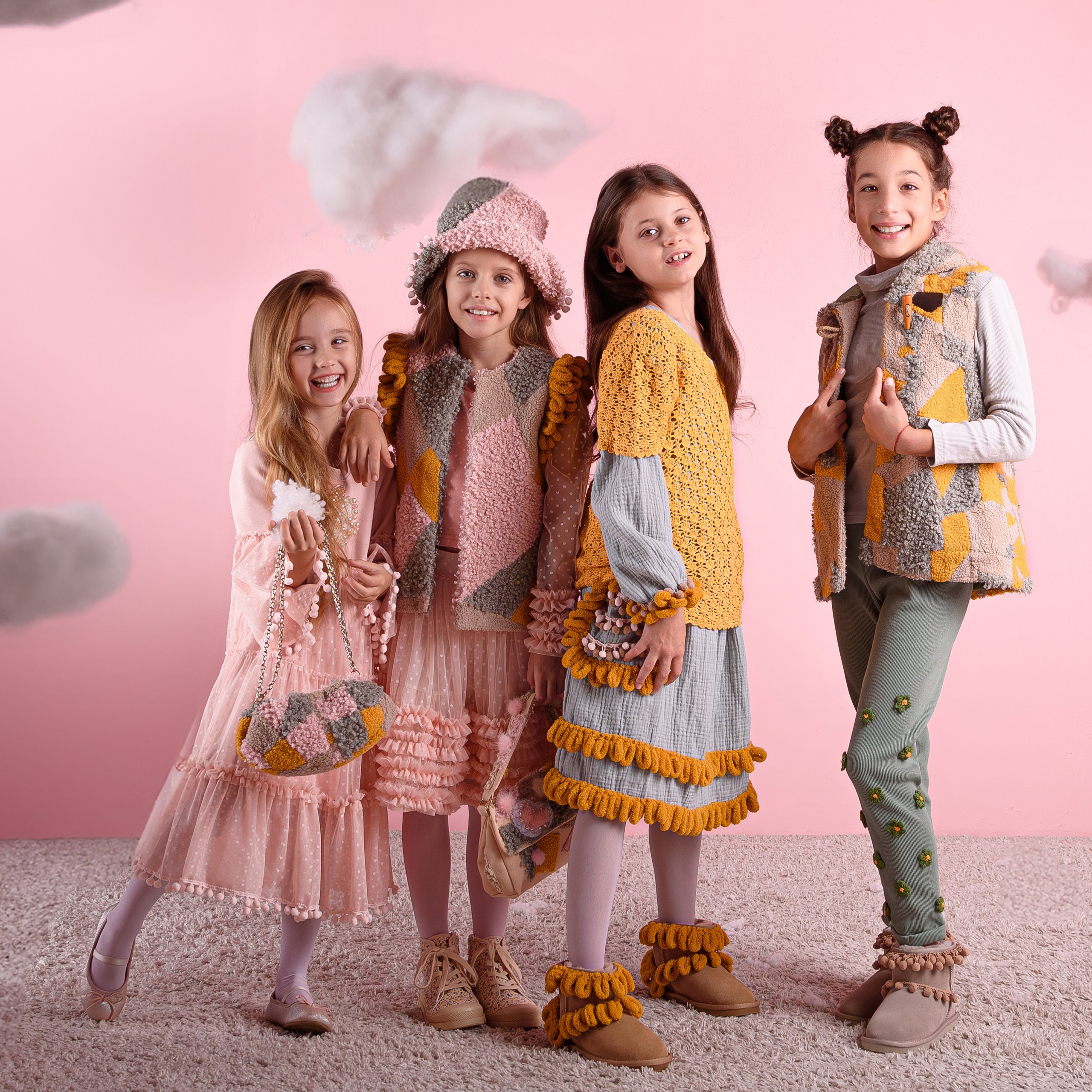 Групповая студийная фотосессия в Сочи девочек-моделей от 5 до 12 лет. Детский студийный фотограф Сочи