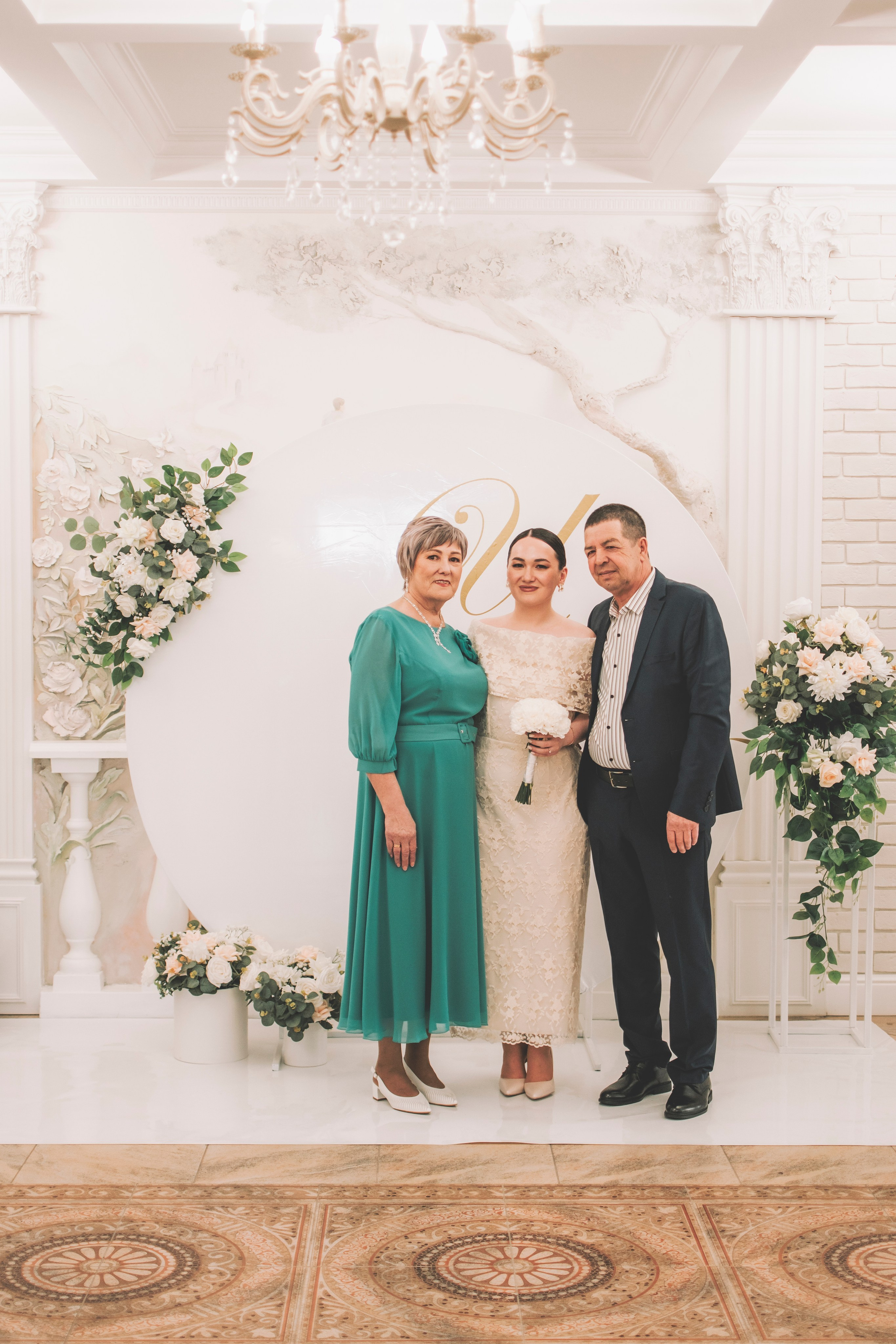 26.04.2025 (Фотосессия, роспись в Онии + фото с банкета). Семейный и свадебный фотограф Губкинский и Ставрополь