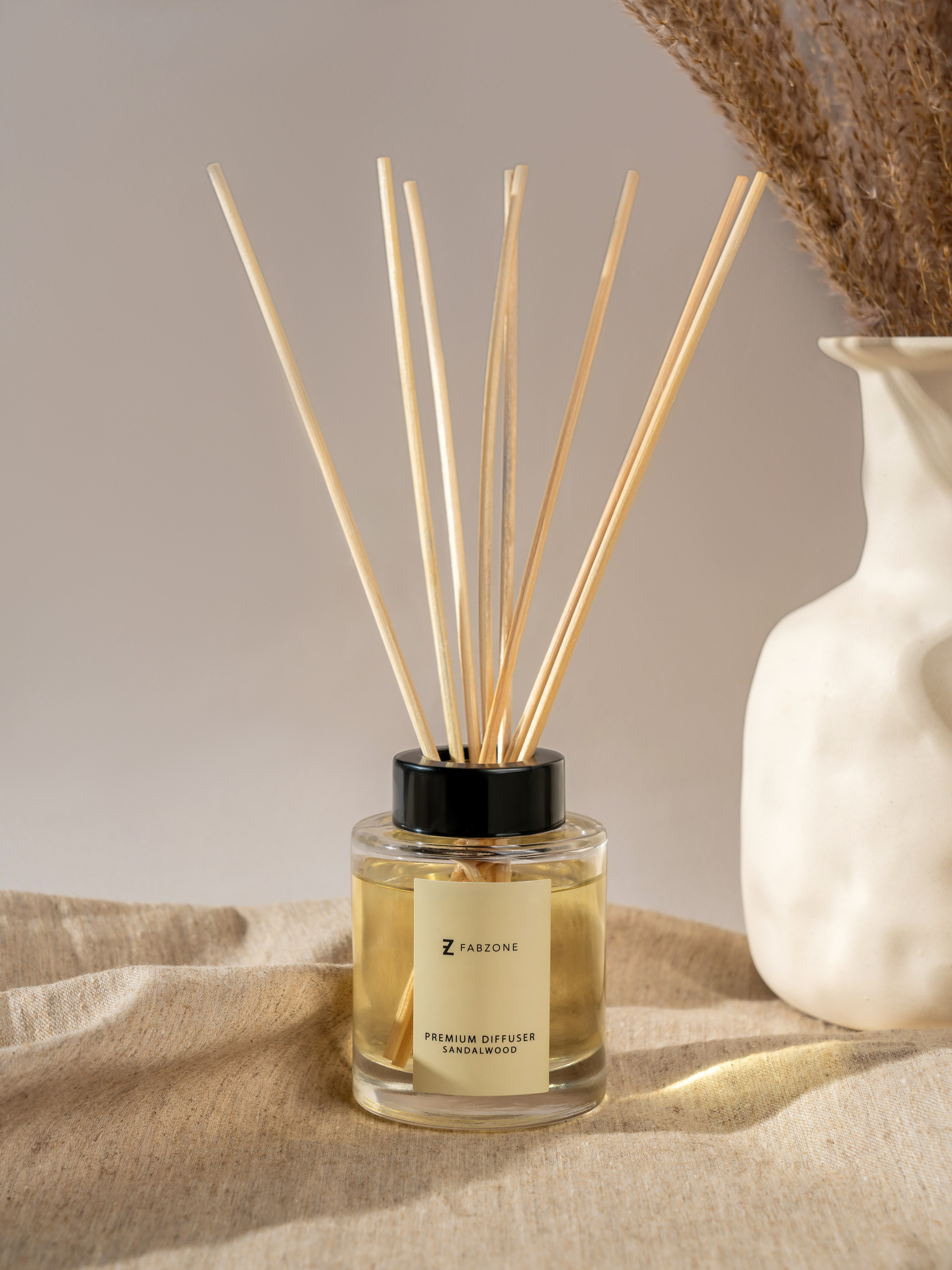 Свечи, диффузоры. Предметная съёмка в Москве. Предметный фотограф — Мария Кочнева