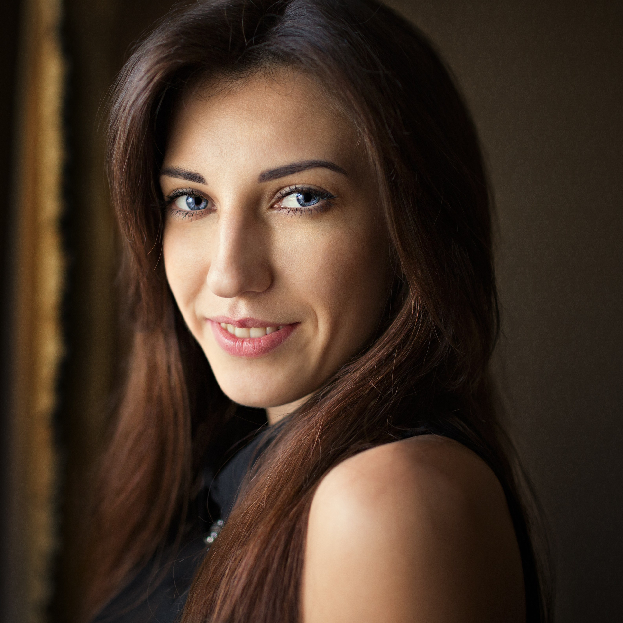 Портретная фотосессия у окна с Татьяной для «себя»