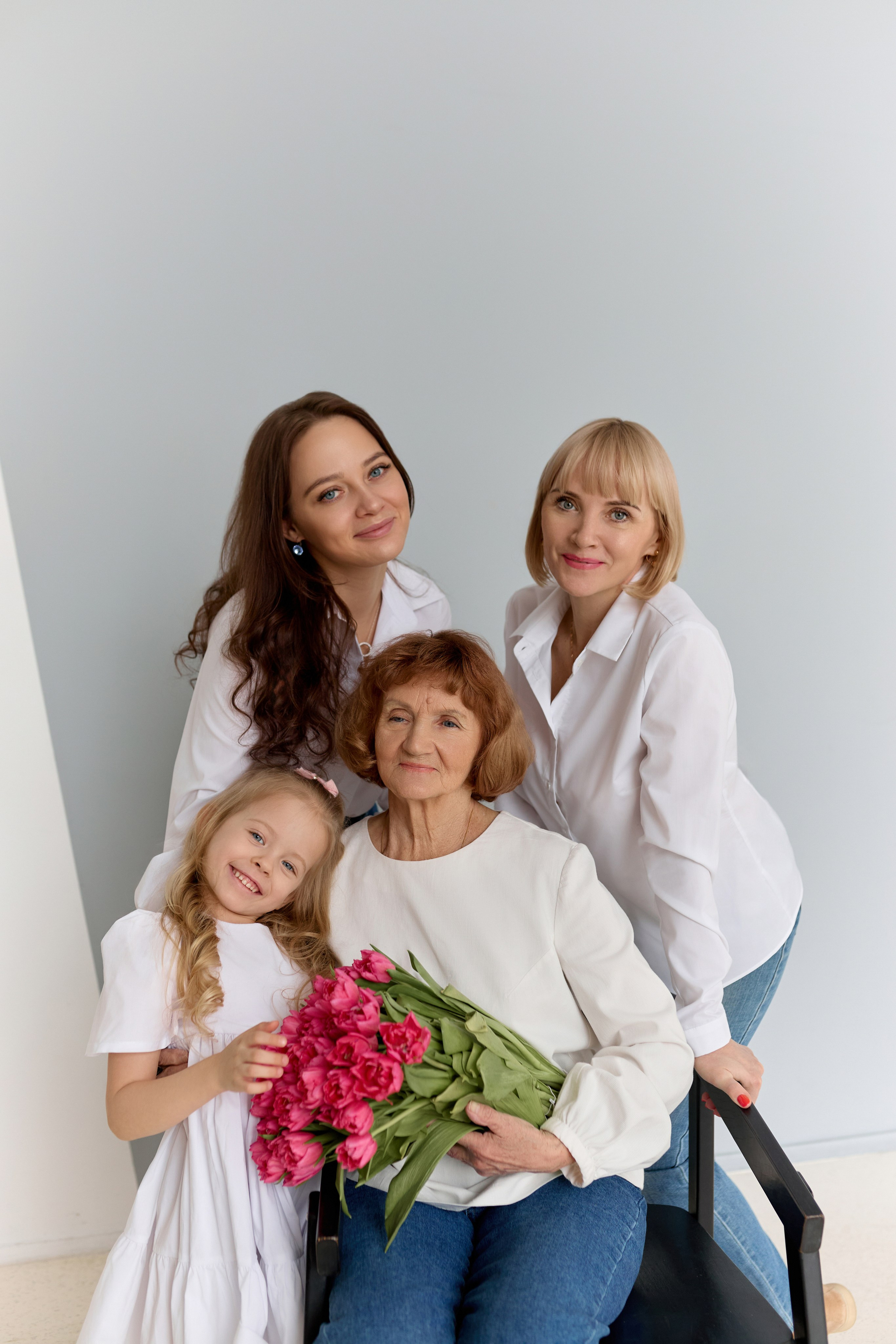 Семейная съемка в фотостудии. Сестры Карабаза. Фотографы и ретушеры в Москве и Санкт-Петербурге