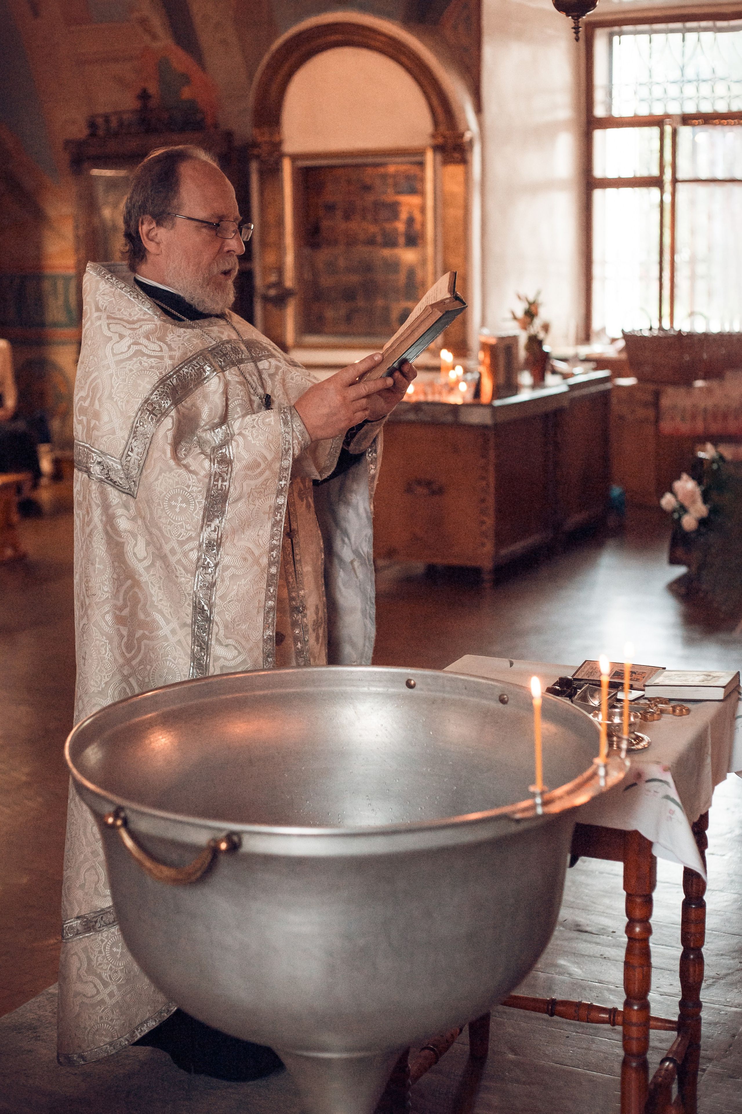 Крещение Артемия в Георгиевской церкви Калуги