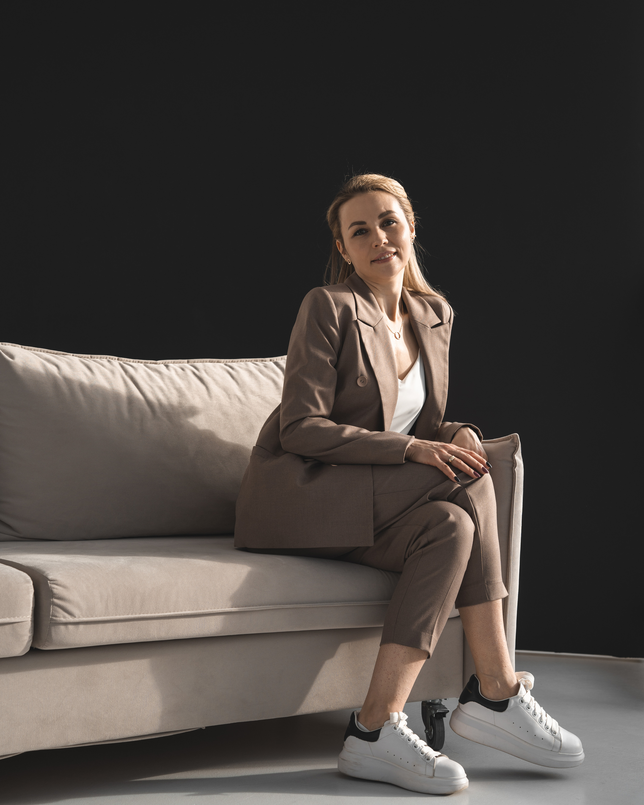 индивидуальная фотосессия девушки в стиле минимализм