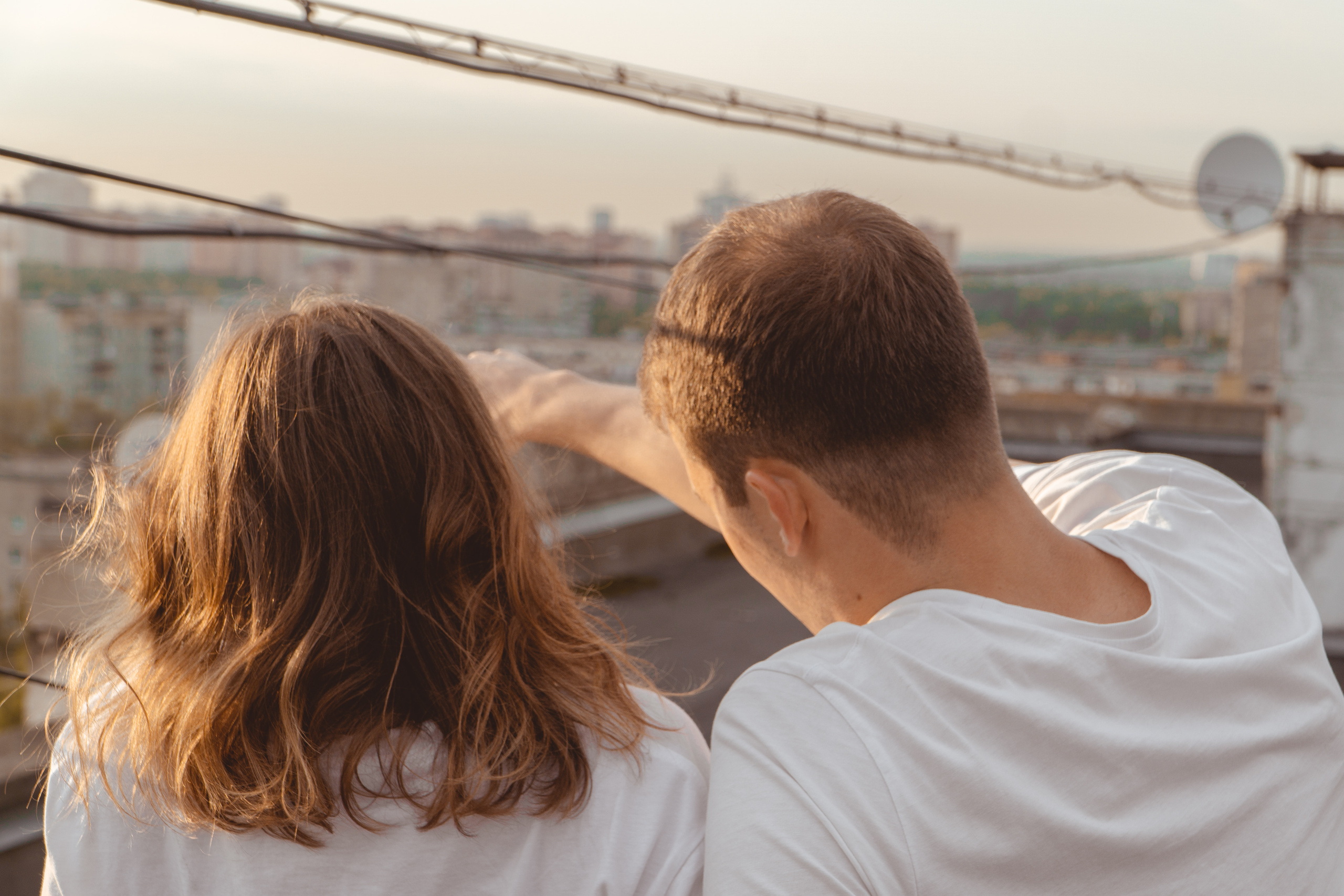 lovestory на закате, крыша дома