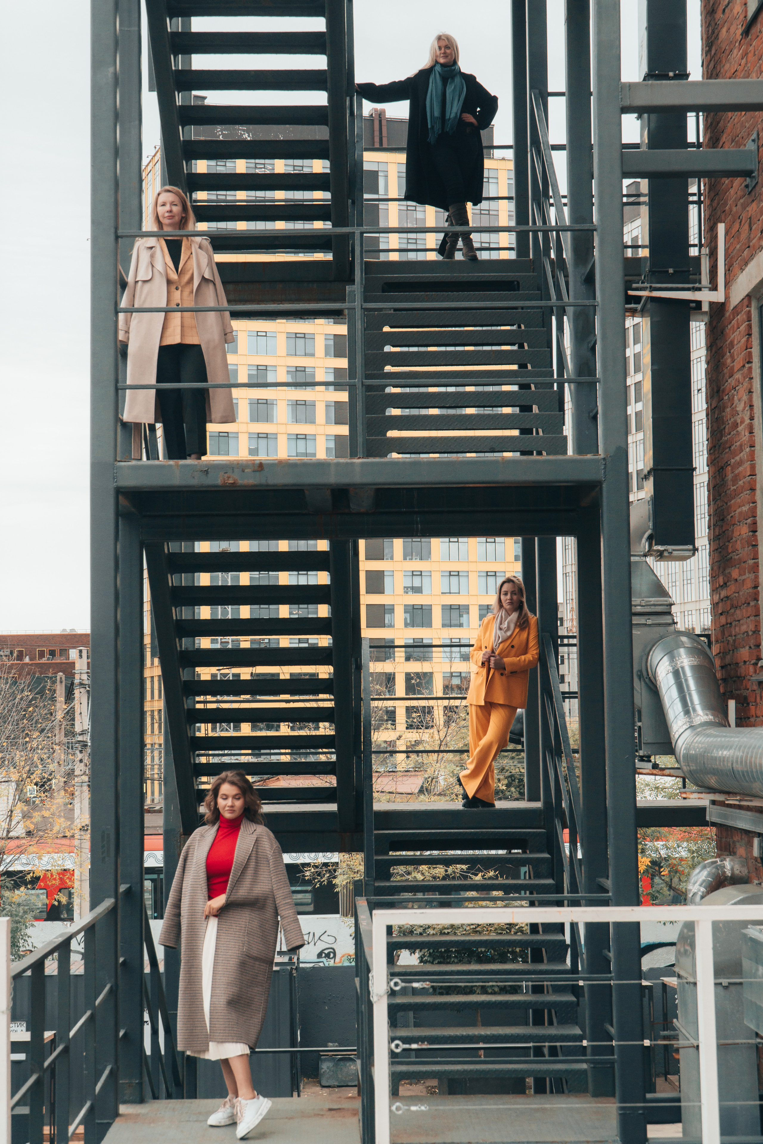фотосессия подружек в студии и городе