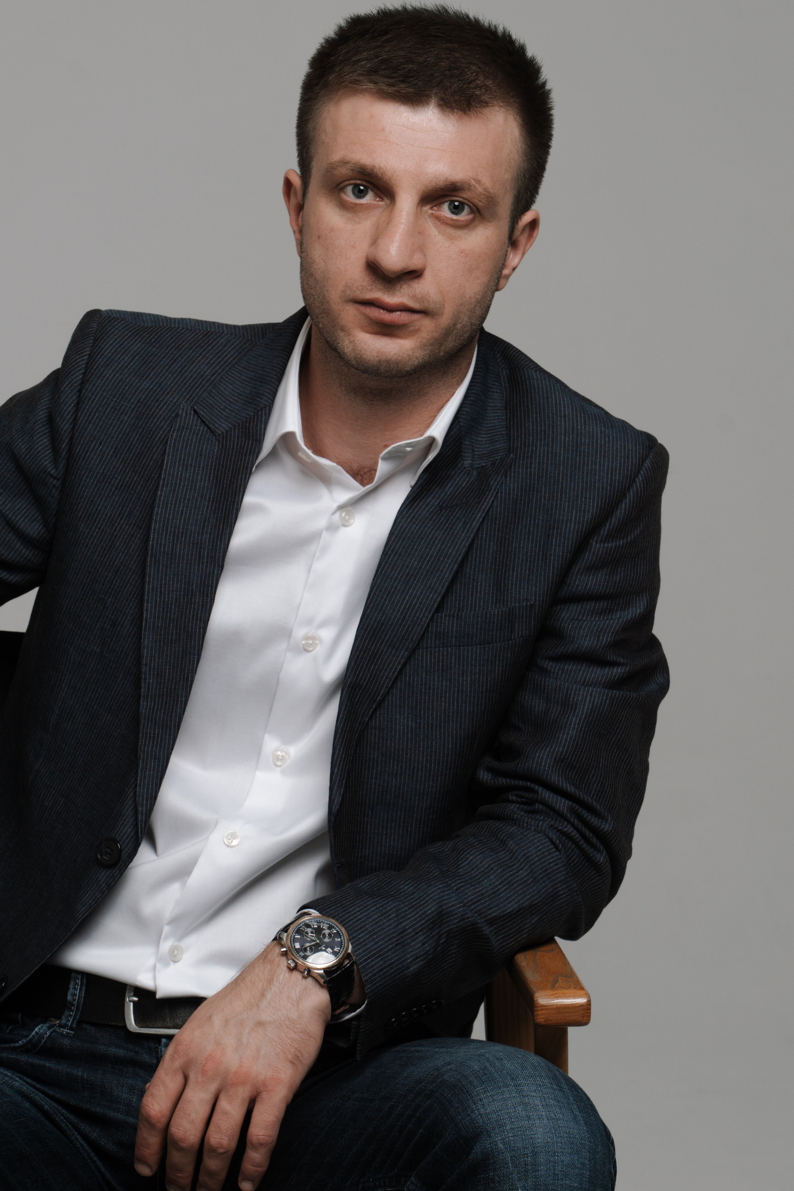 мужская фотосессия на циклораме