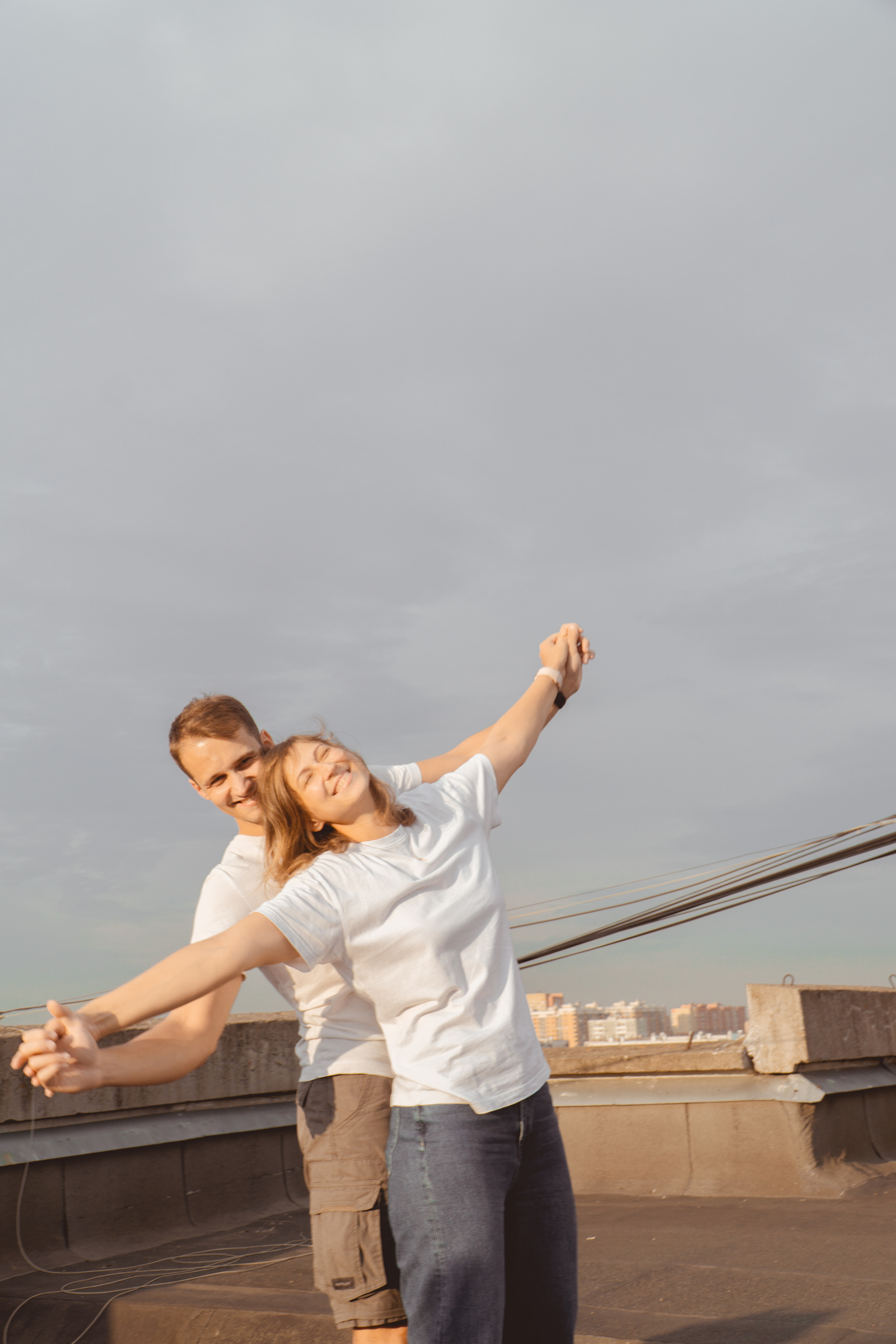 lovestory на закате, крыша дома