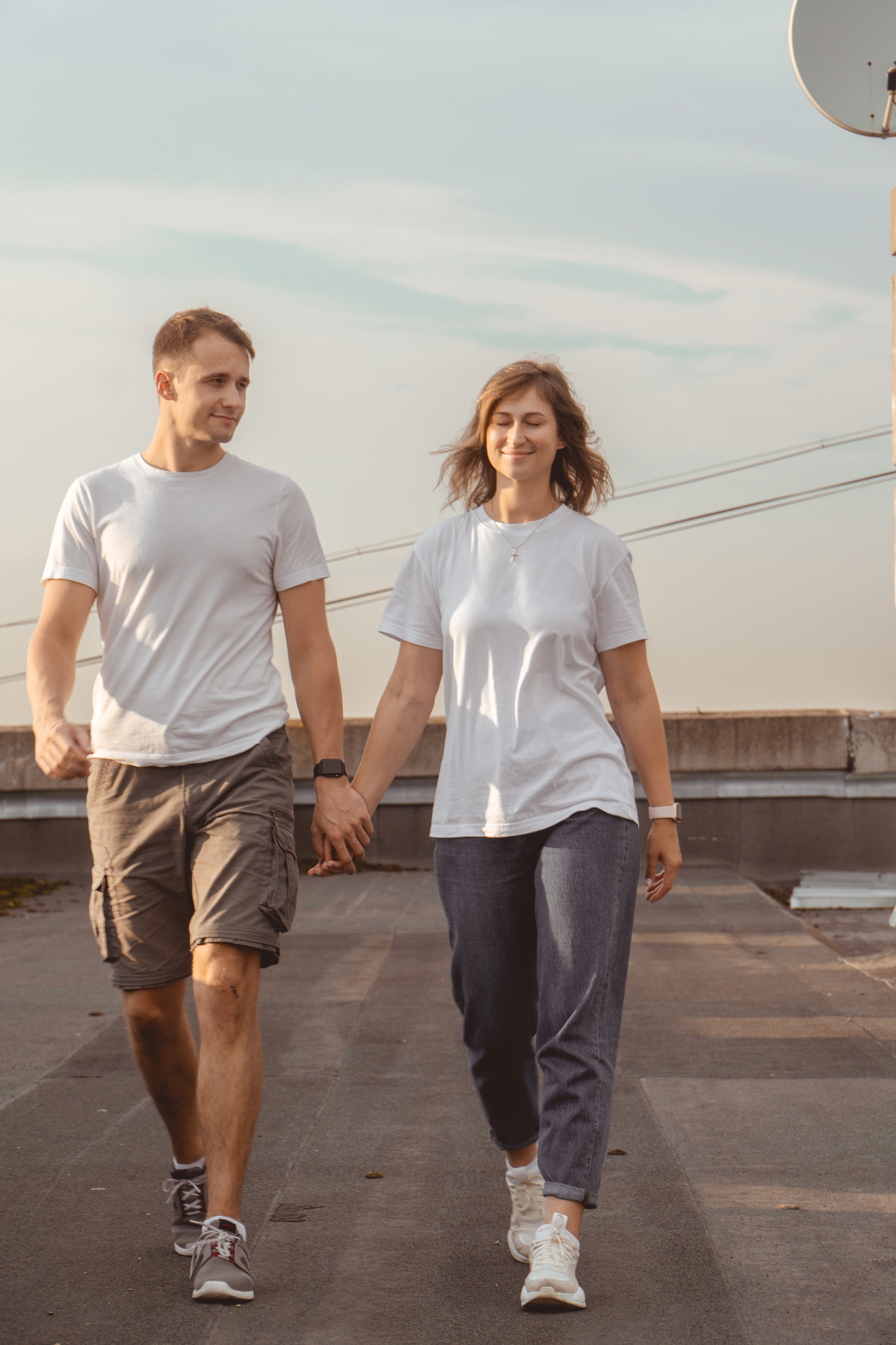 lovestory на закате, крыша дома