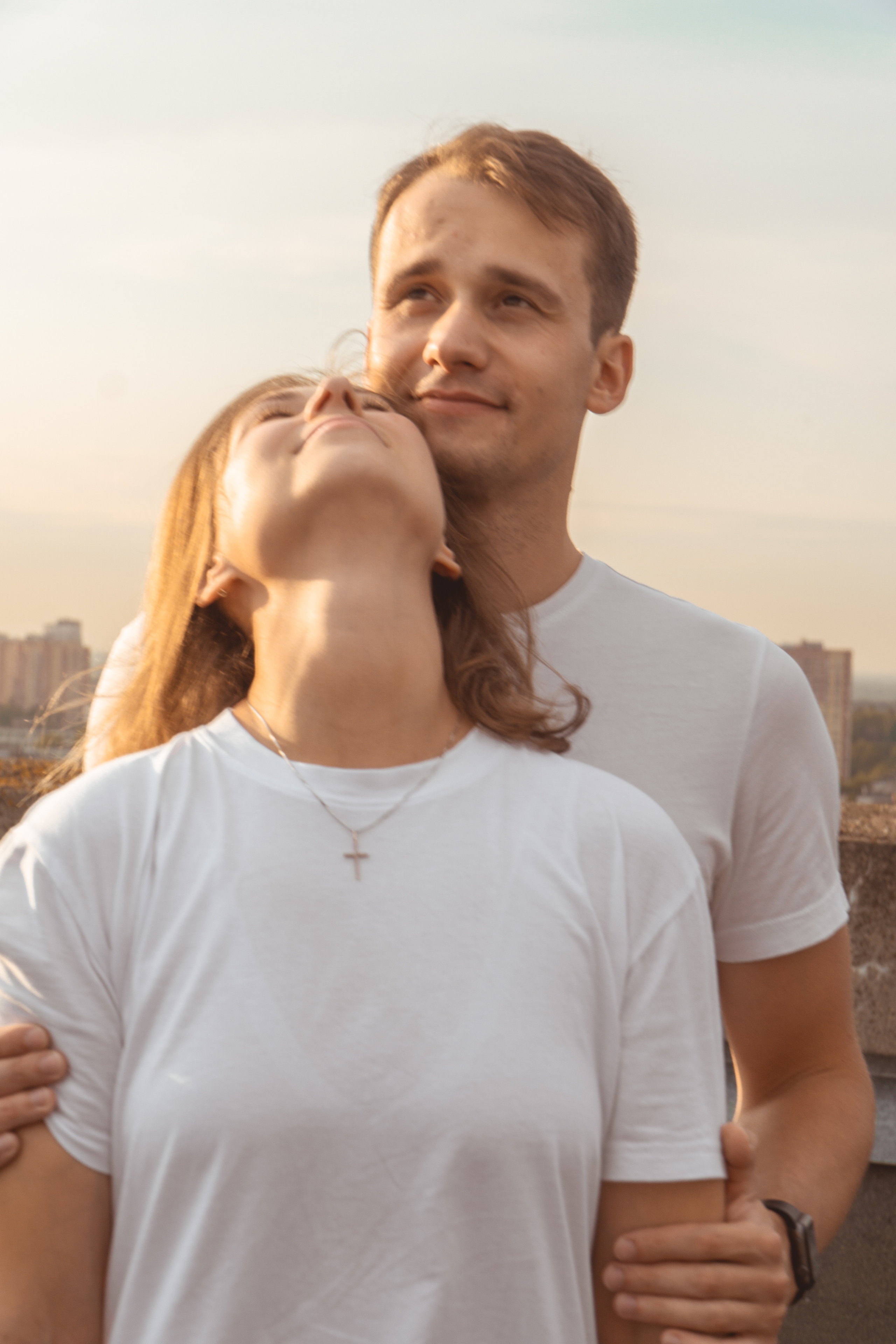 lovestory на закате, крыша дома