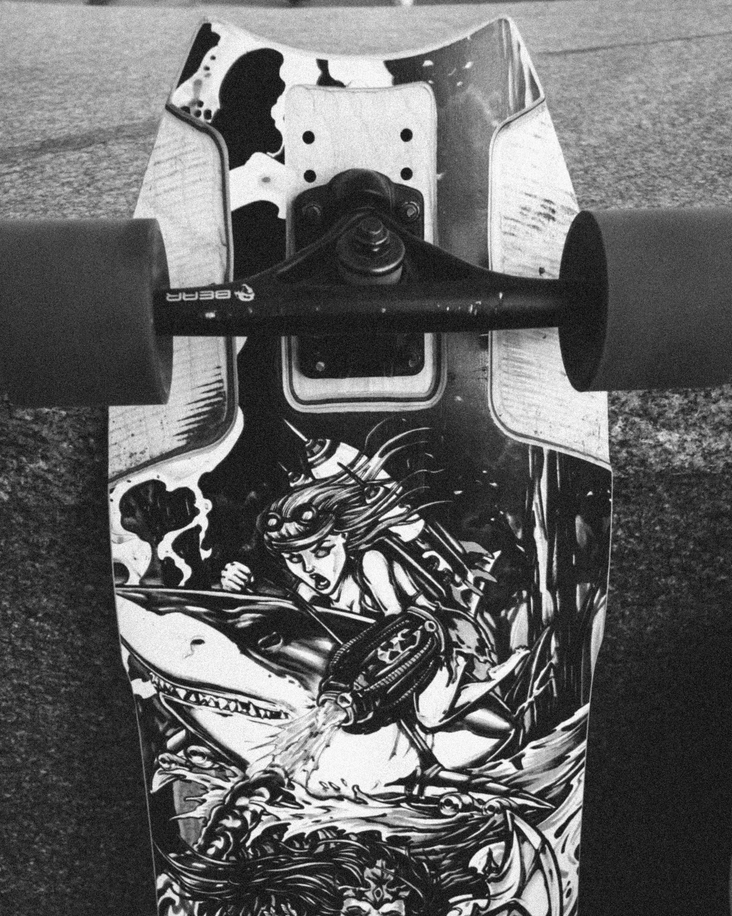 уличная мужская фотосессия с лонгбордом 