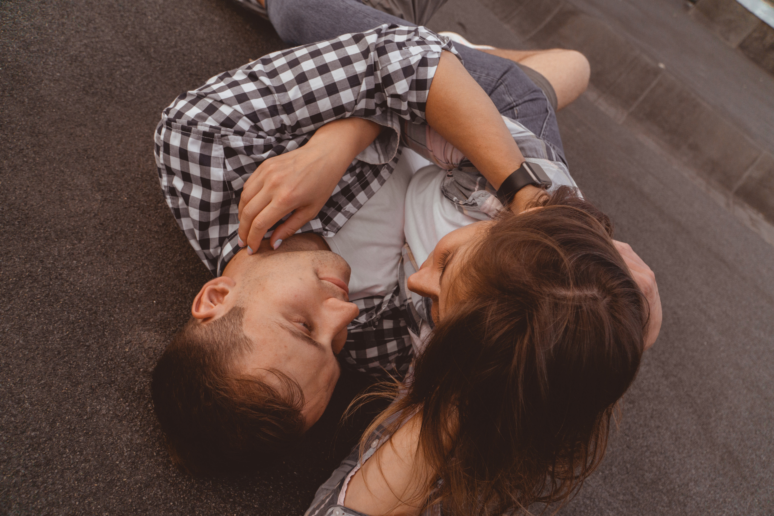 lovestory на закате, крыша дома