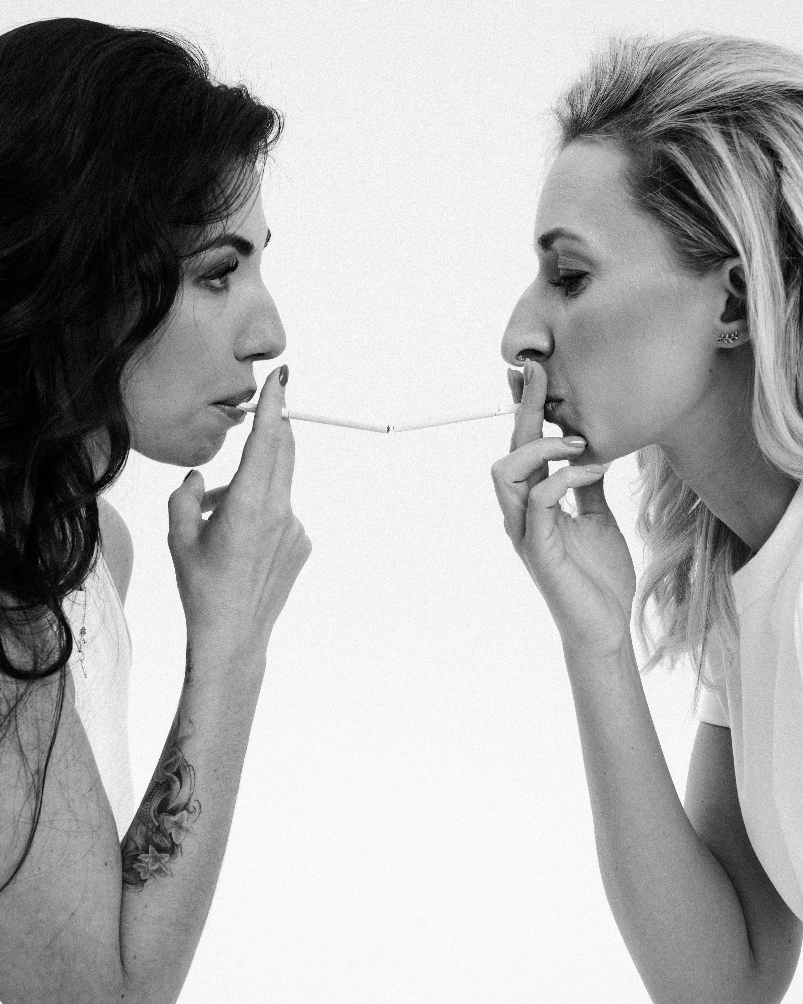 фотосессия подружек на циклораме