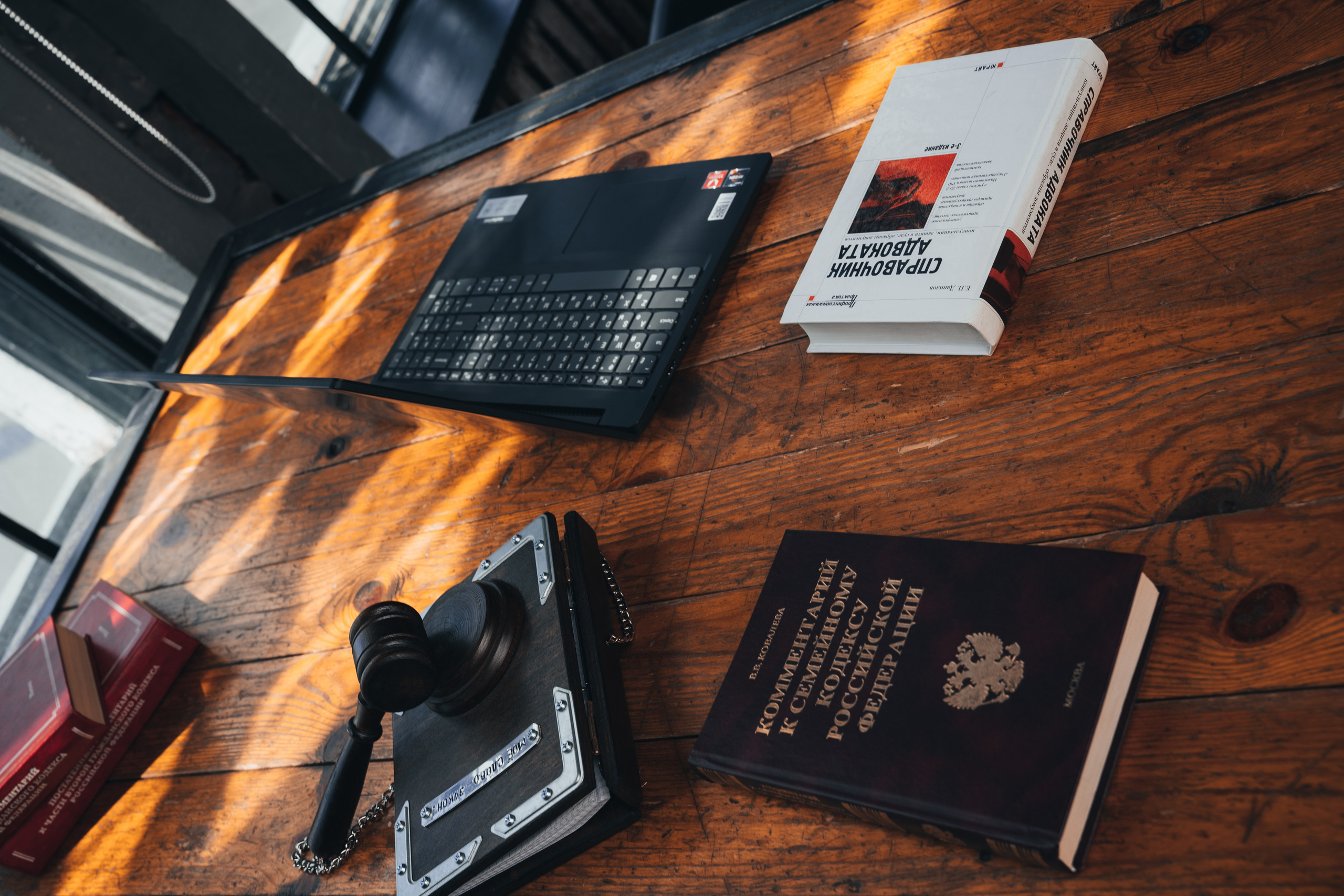 контентная фотосессия для адвокатов в лофте