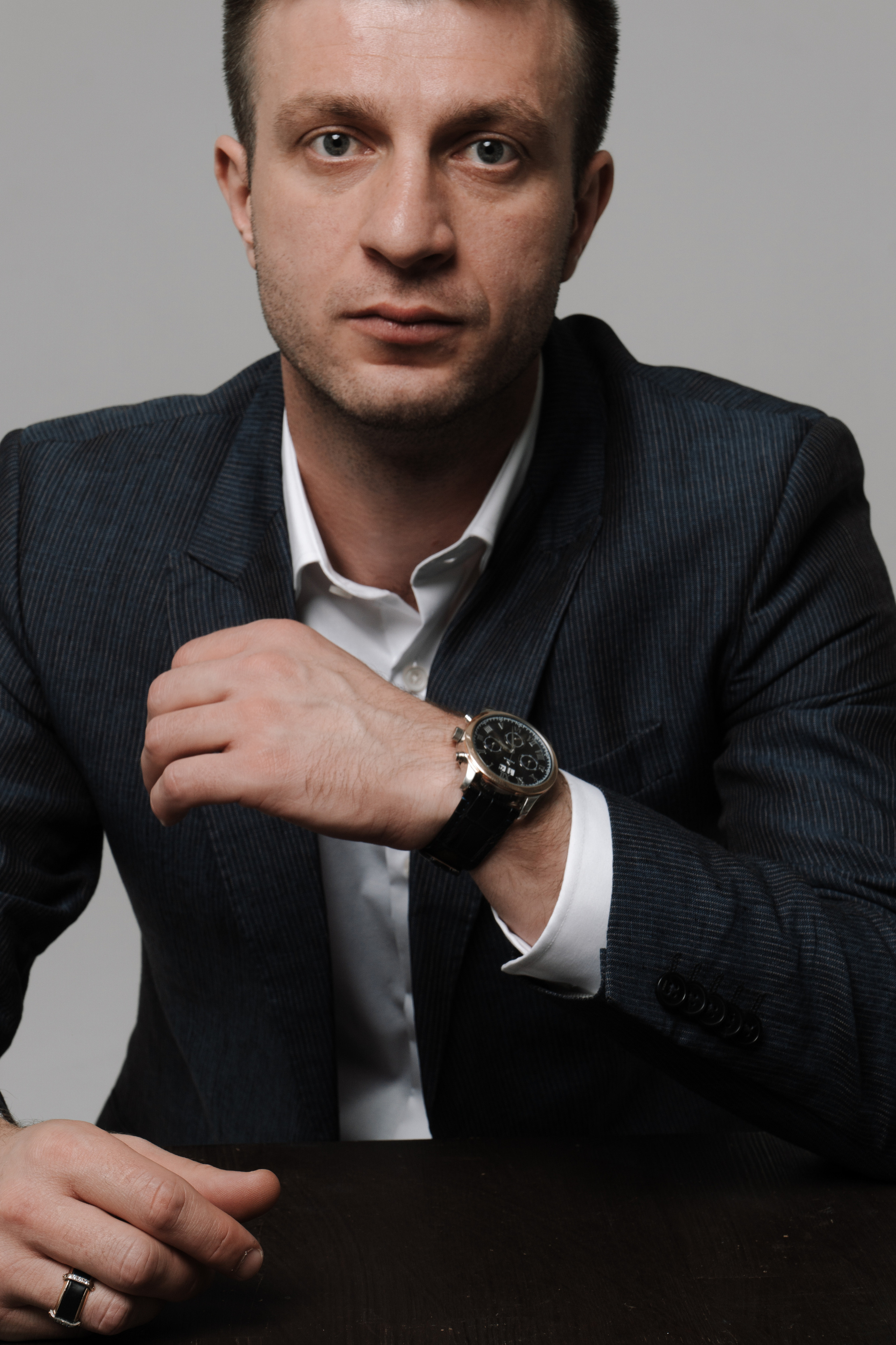 мужская фотосессия на циклораме