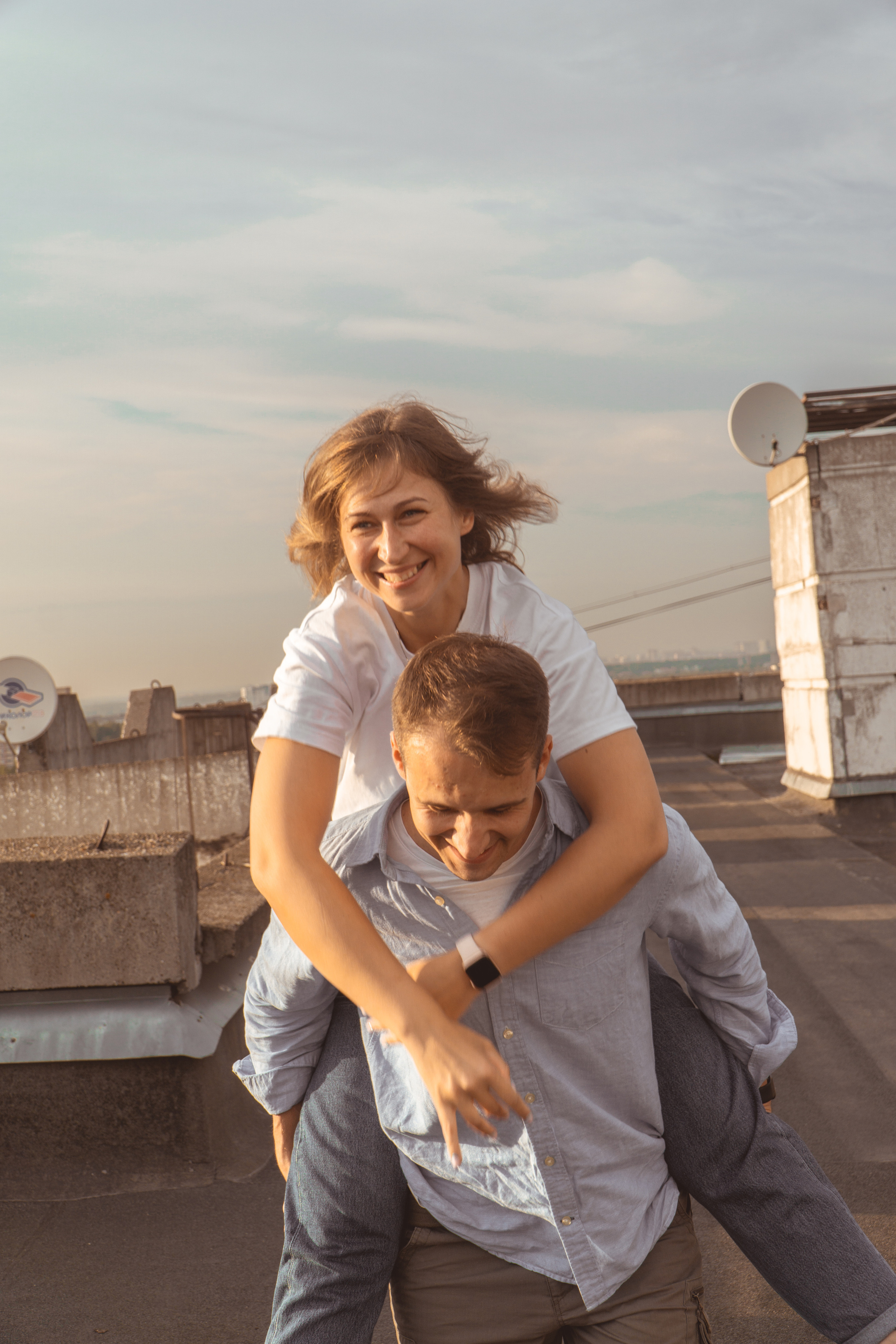 lovestory на закате, крыша дома