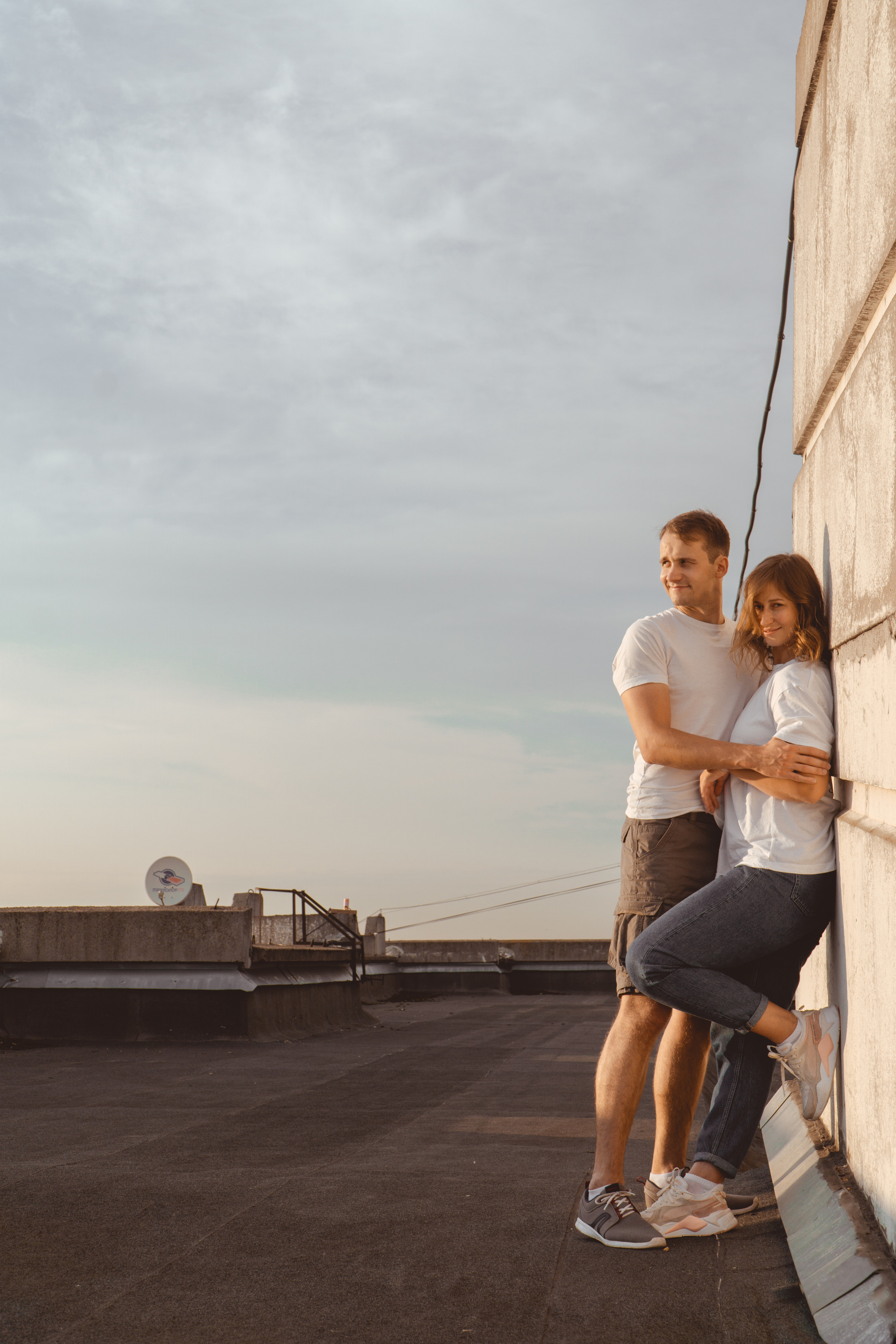 lovestory на закате, крыша дома