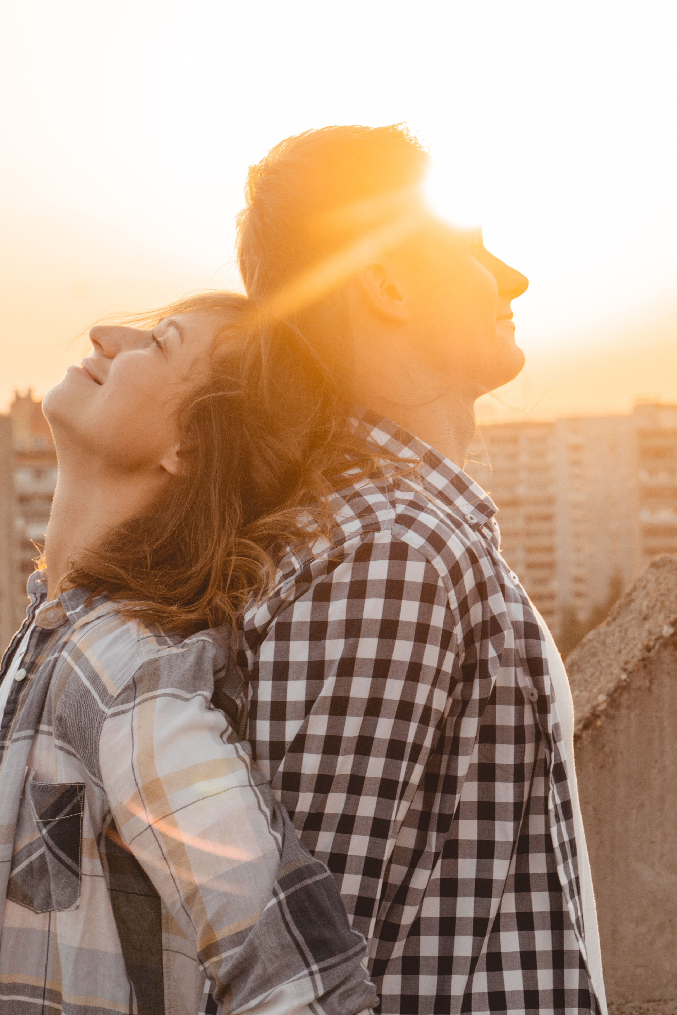 lovestory на закате, крыша дома