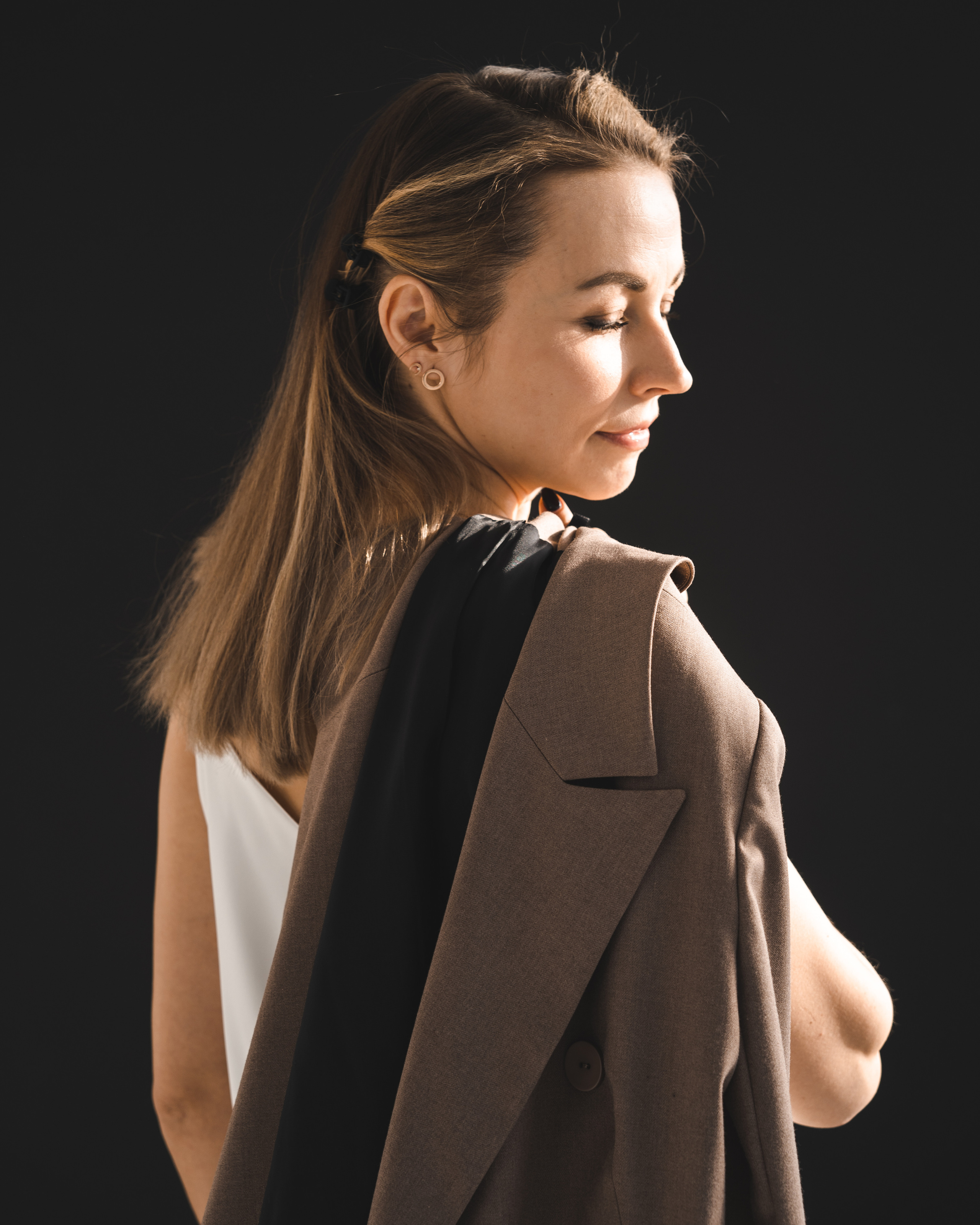 индивидуальная фотосессия девушки в стиле минимализм