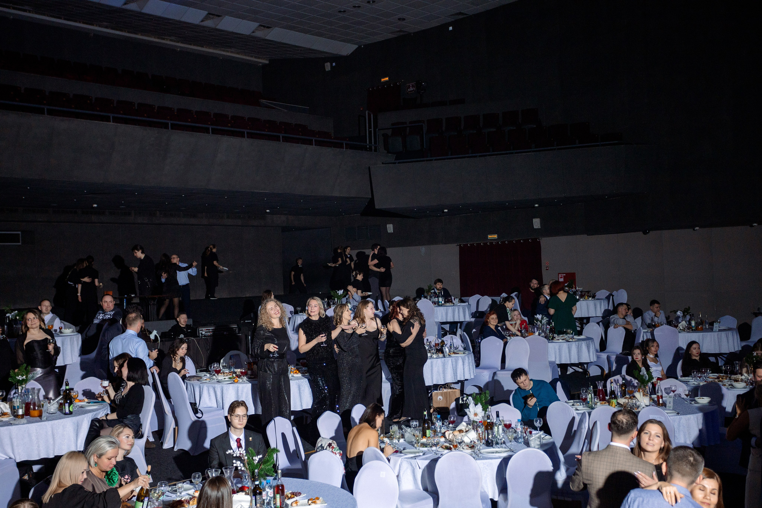 РЕПОРТАЖ: НОВЫЙ ГОД В ДК МЕТАЛЛУРГ. Профессиональный фотограф в Ижевске Леша Петров