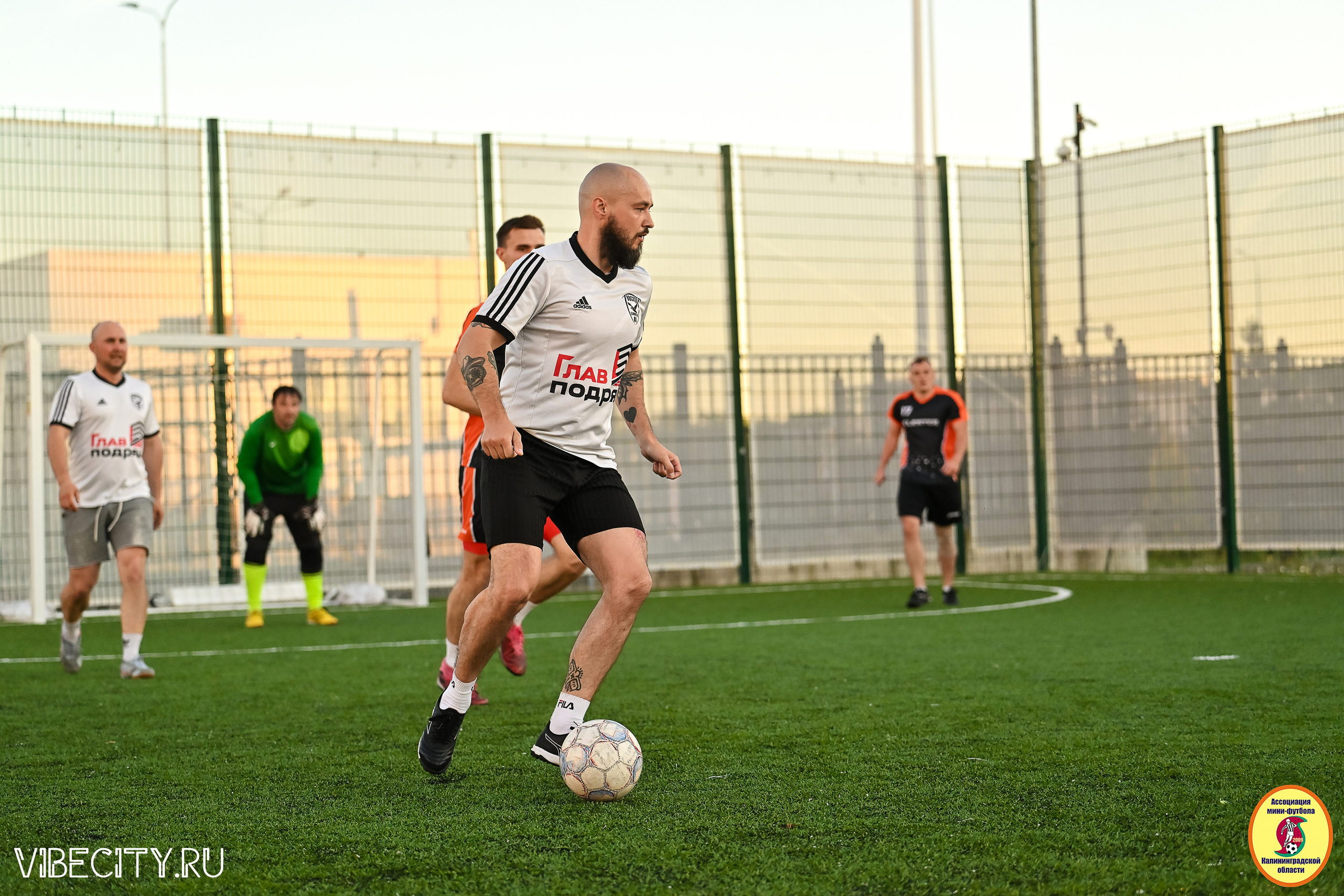 ИГРЫ МИНИ-ФУТБОЛЬНОЙ И КОРПОРАТИВНОЙ ЛИГИ. VIBECITY.RU Вайб Сити Ру Фоторепортажи Фотоотчеты Калининград